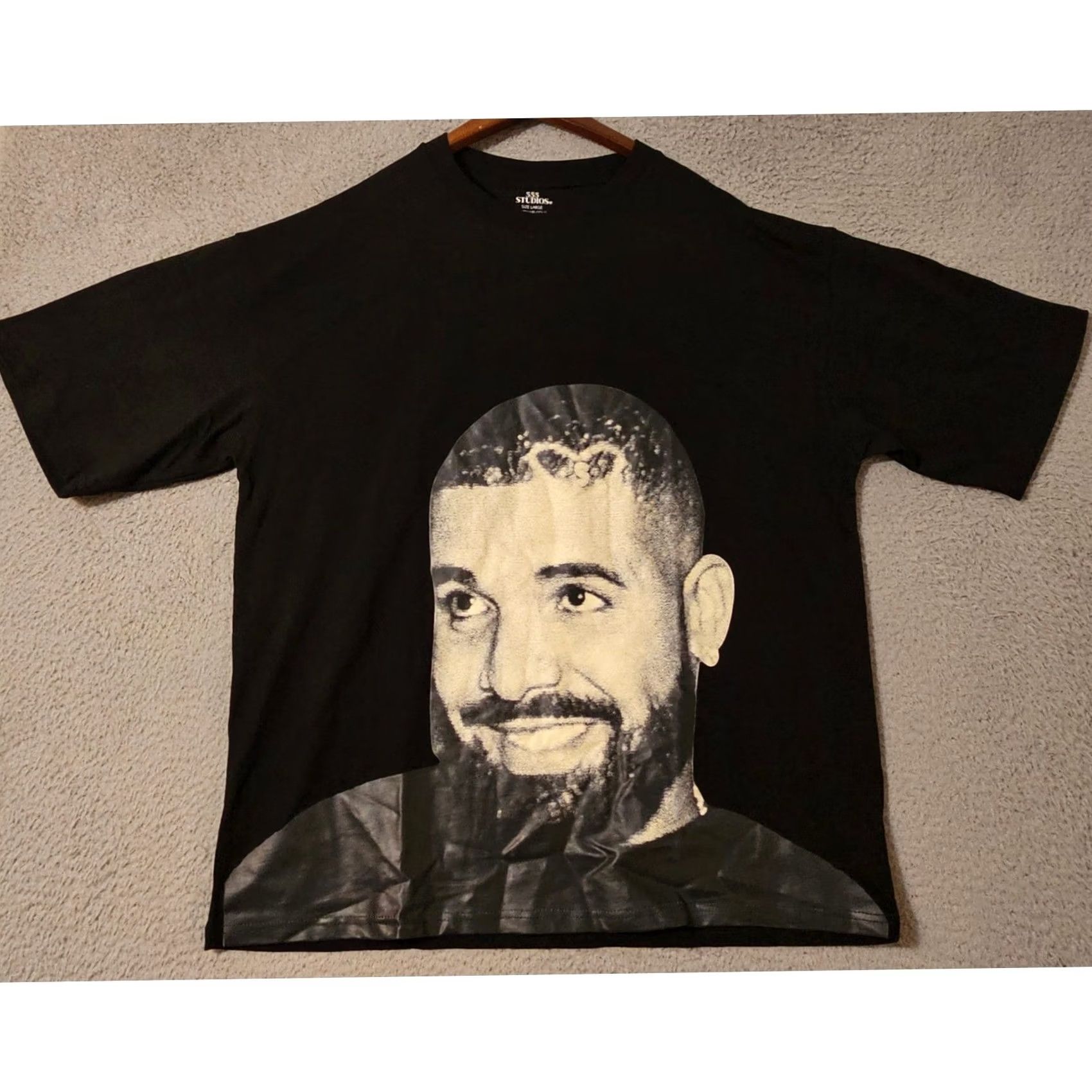 Vintage 555 Studios "Her Loss" Black Tee Drake Men's Short Sleeve Size Large Size US 33 - 2 Thumbnail