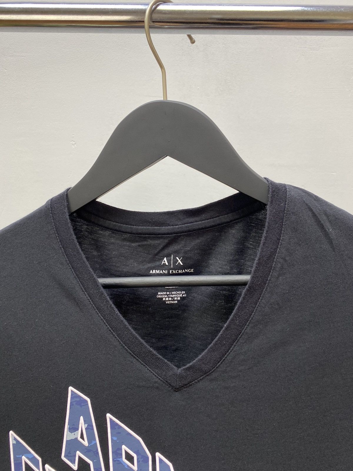 Giorgio Armani Armani Exchange Big Logo V Neck T Shirt Size US M / EU 48-50 / 2 - 10 Thumbnail