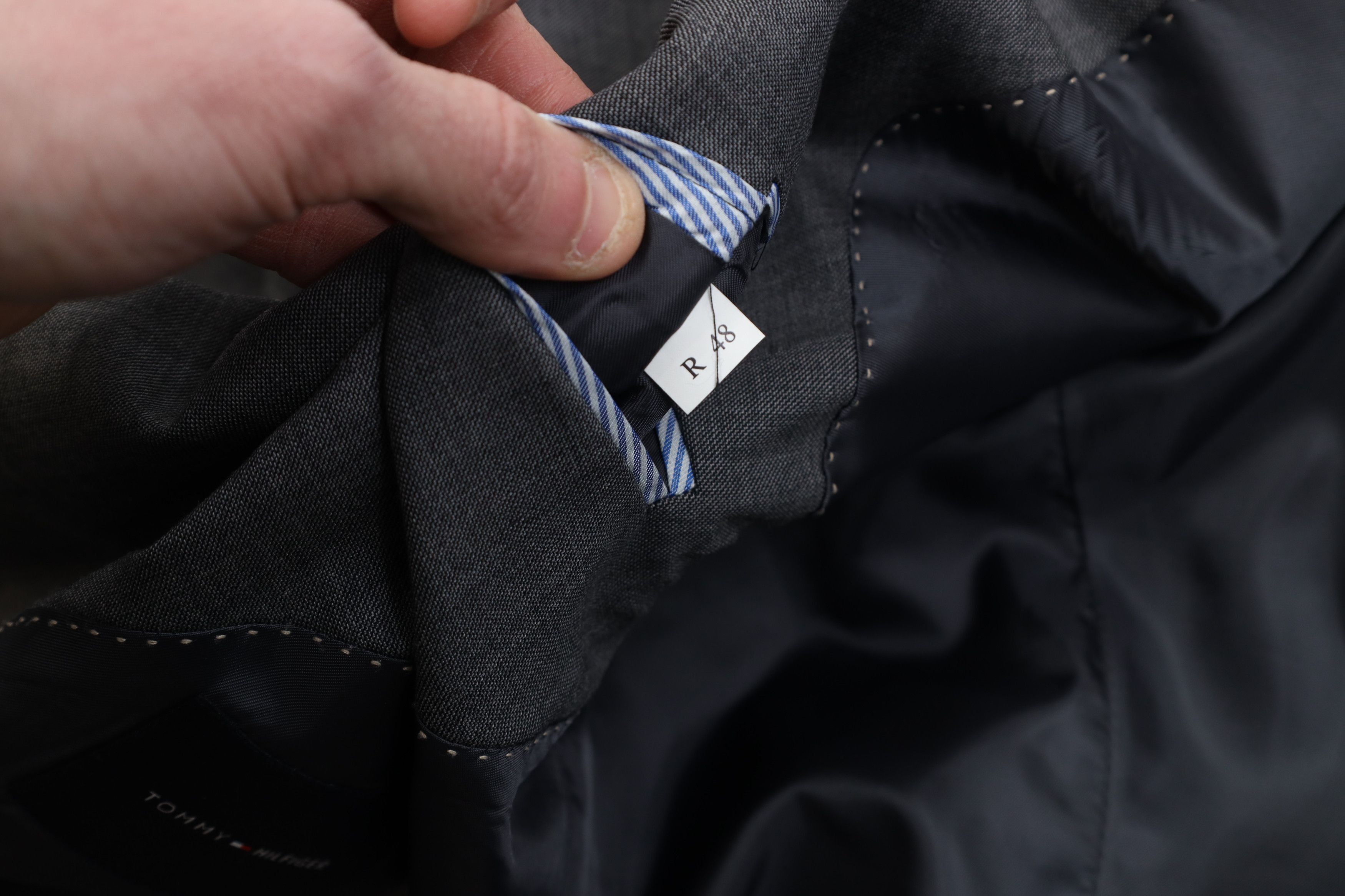 Tommy Hilfiger Tommy Hilfiger2 Piece Wool Knit Wedding Suit Sharkskin Size 48R - 5 Thumbnail