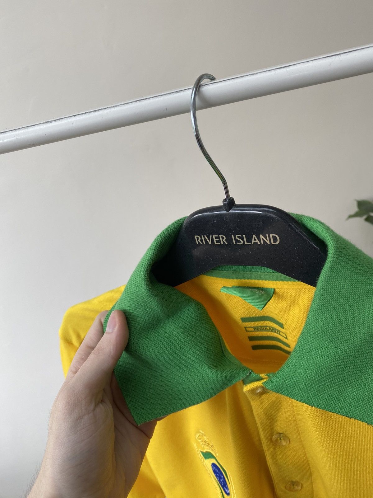 Hugo Boss × Vintage Vintage Hugo Boss Brazil Embroidered Yellow Green Polo Size US L / EU 52-54 / 3 - 13 Thumbnail