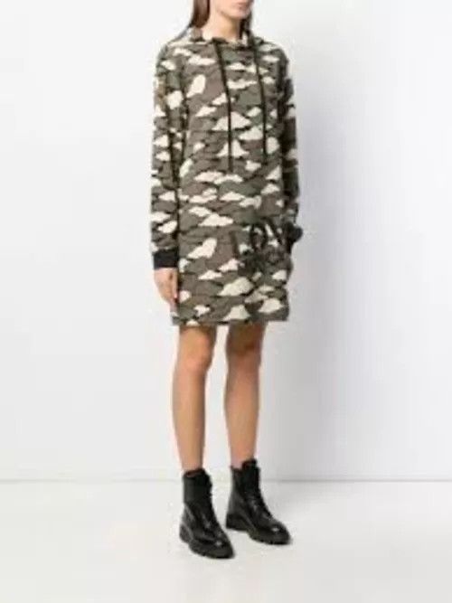 Love Moschino Love Moschino Warm Hoody Camoflouge Size M / US 6-8 / IT 42-44 - 2 Thumbnail