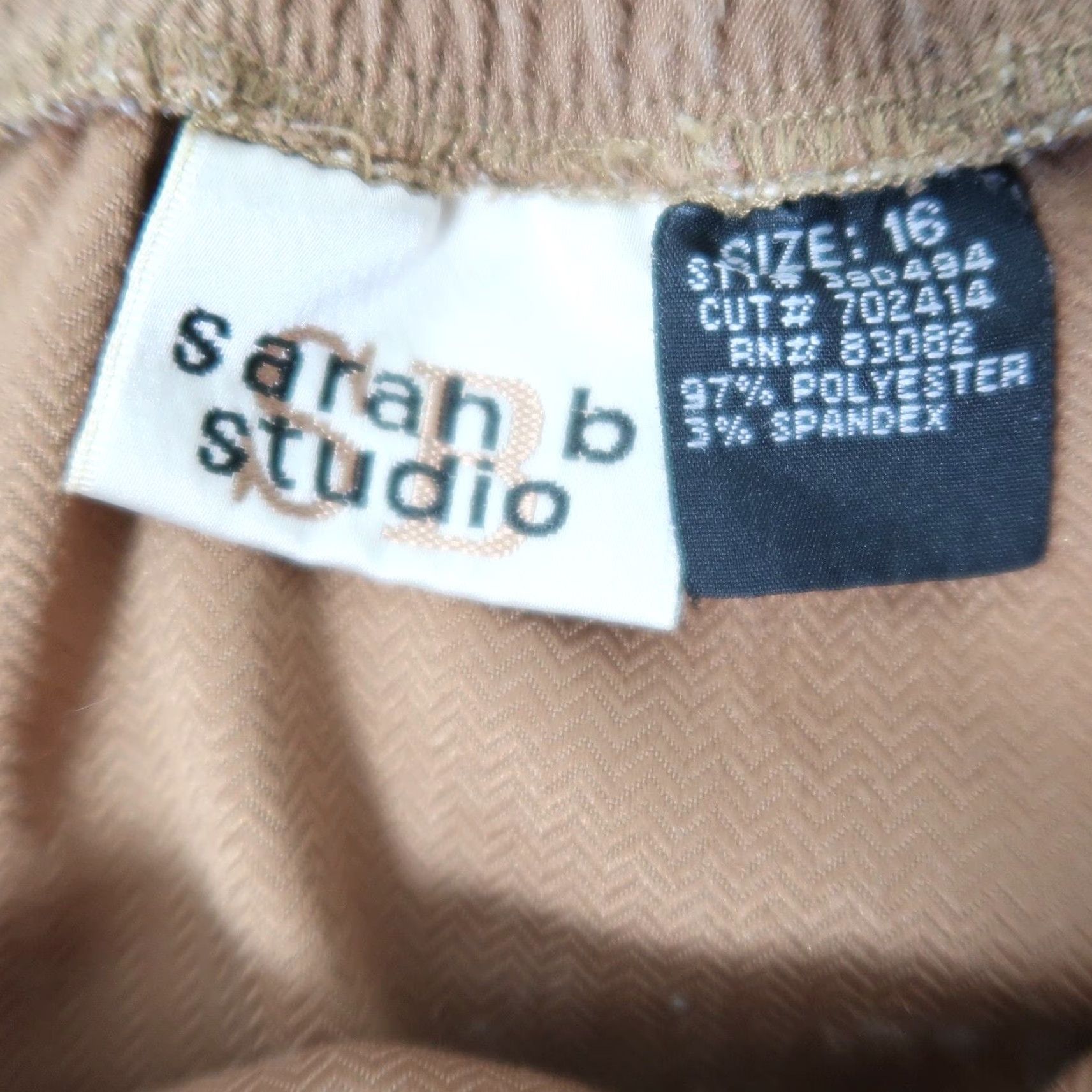 Vintage VINTAGE Sarah B Studio Tan Textured Midi Skirt 16 Skirt Women 90s Pencil High-Waisted Zip Back Polyester Spandex Fall Spring Women Womens Size 38" / US 16 / IT 52 - 3 Thumbnail