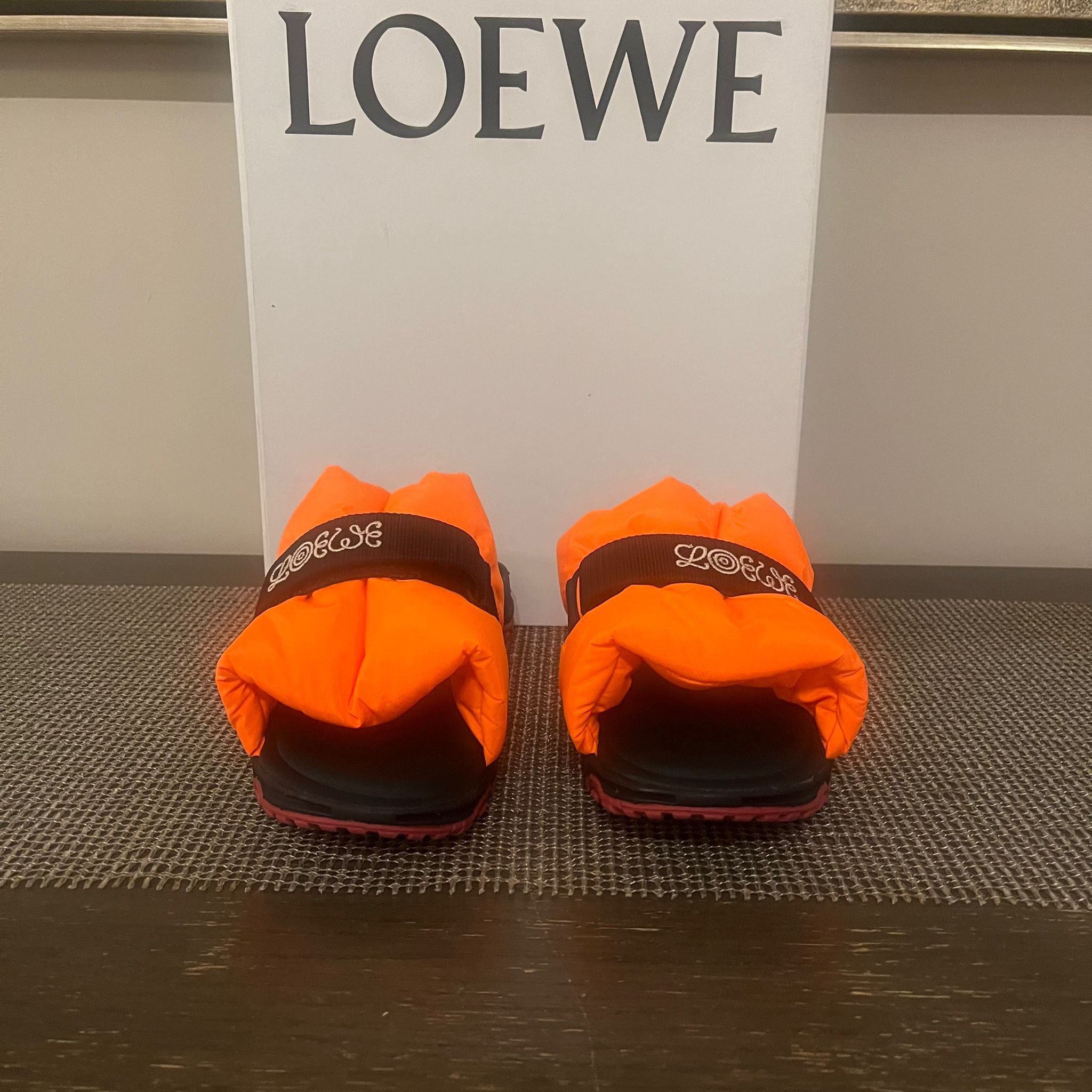 Loewe Pleated Slides in Neon Orange Size US 8 / EU 41 - 9 Thumbnail