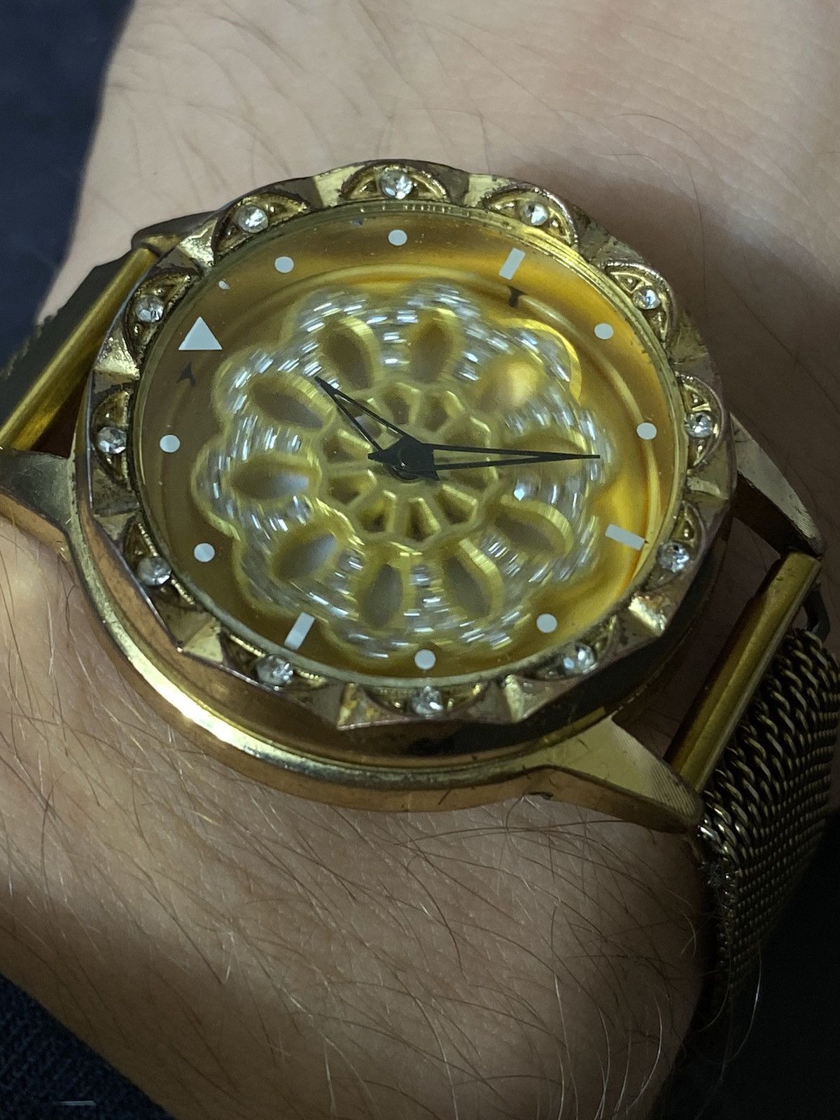 Japanese Brand Vintage Spinning Flower Dial Watch Size ONE SIZE - 9 Thumbnail