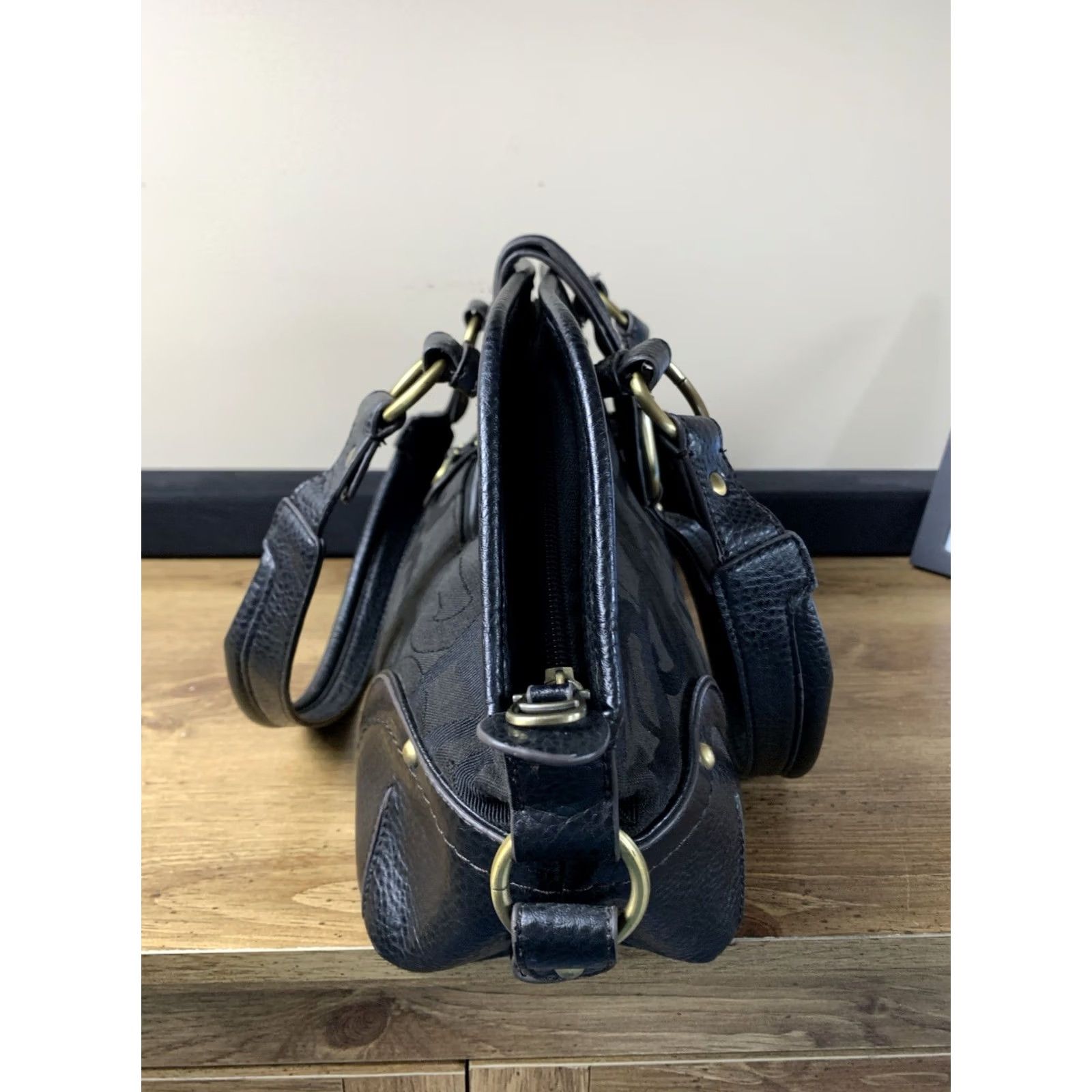 Etienne Aigner Etienne Aigner Women's Shoulder Bag Brown Leather Zip Closure Double Handles Gold Hardware 90s Vintage-Inspired Size ONE SIZE - 5 Thumbnail