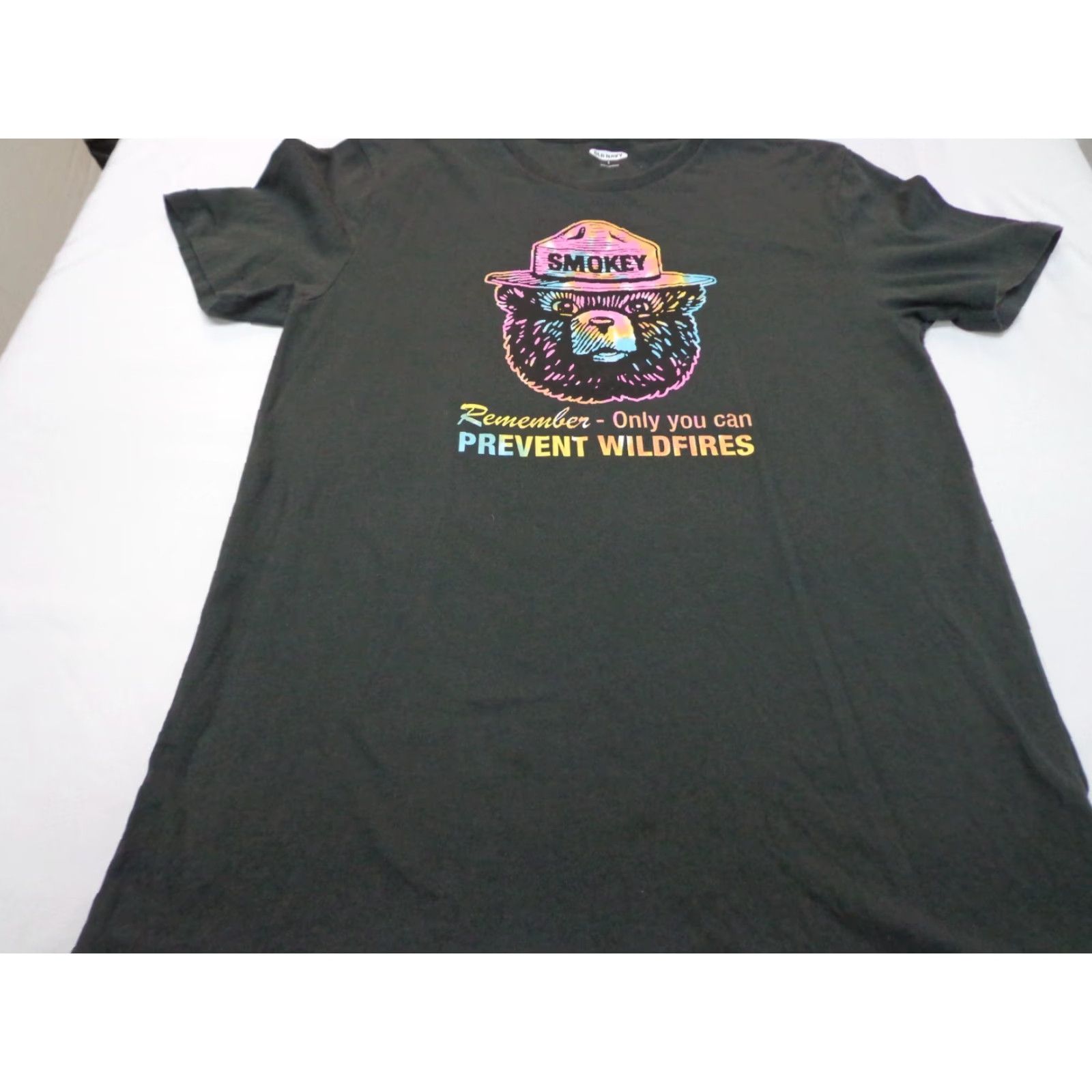 Old Navy Old Navy Smokey The Bear Shirt S Gray Cotton Short Sleeve Crew Neck Mens T-Shirt 2020s Nature Graphic Print Size US S / EU 44-46 / 1 - 3 Thumbnail