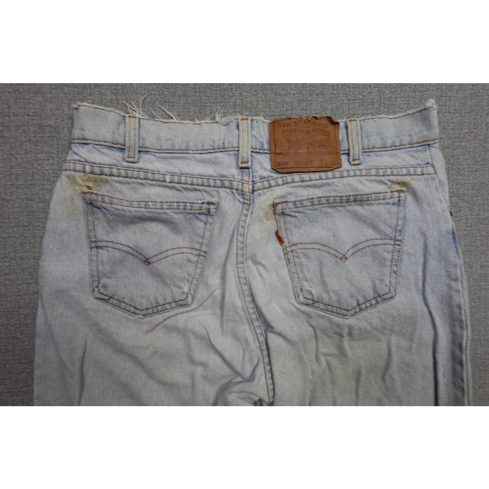 Levi's VINTAGE Levi's 550 Jeans Mens 33x32 Distressed Relaxed Tapered Denim Light Blue 90s Grunge Womens? Mens Size US 33 - 3 Thumbnail