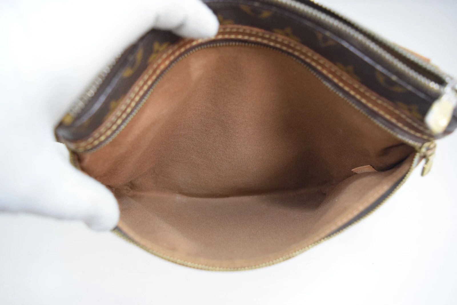 Louis Vuitton Louis Vuitton Pochette Bosphore CrossbodyBag Monogram M40044 Size ONE SIZE - 19 Thumbnail