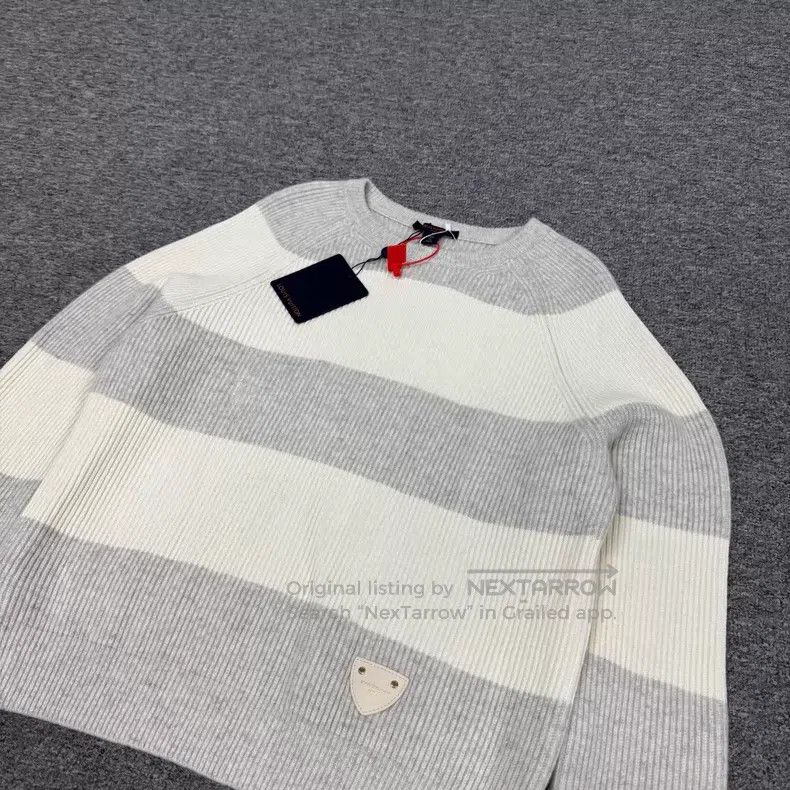 Louis Vuitton Louis Vuitton Grey and white striped triangle leather labe Size US S / EU 44-46 / 1 - 3 Thumbnail