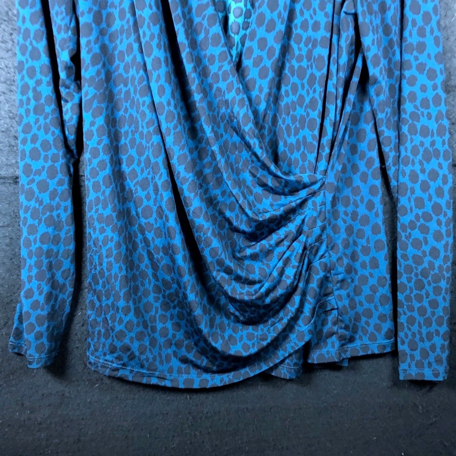 Ann Taylor VINTAGE Ann Taylor Womens Blouse Blue Black Ruched Wrap Plunge Neck Stretch Large Shirt Womens Boho Workwear New to N/A Size L / US 10 / IT 46 - 3 Thumbnail