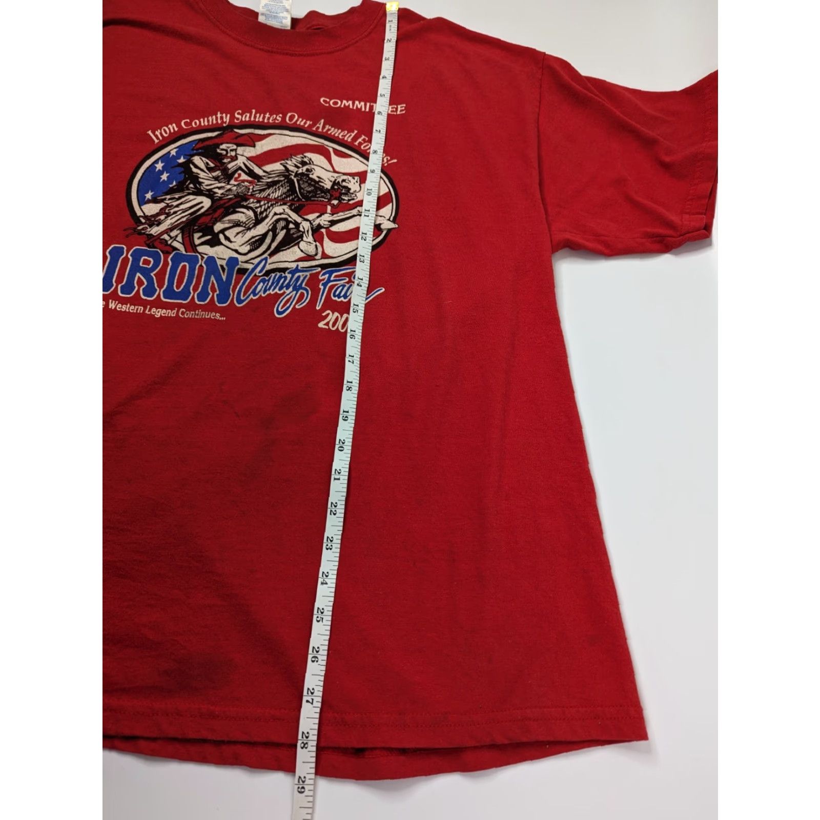 Gildan VINTAGE Red T-Shirt Iron County Fair Committee 2004 XL Guy in Horse USA Shirt Mens Size US XL / EU 56 / 4 - 7 Thumbnail