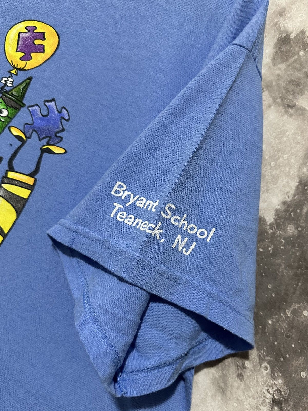 Gildan Crayons shirt Size US XL / EU 56 / 4 - 3 Thumbnail