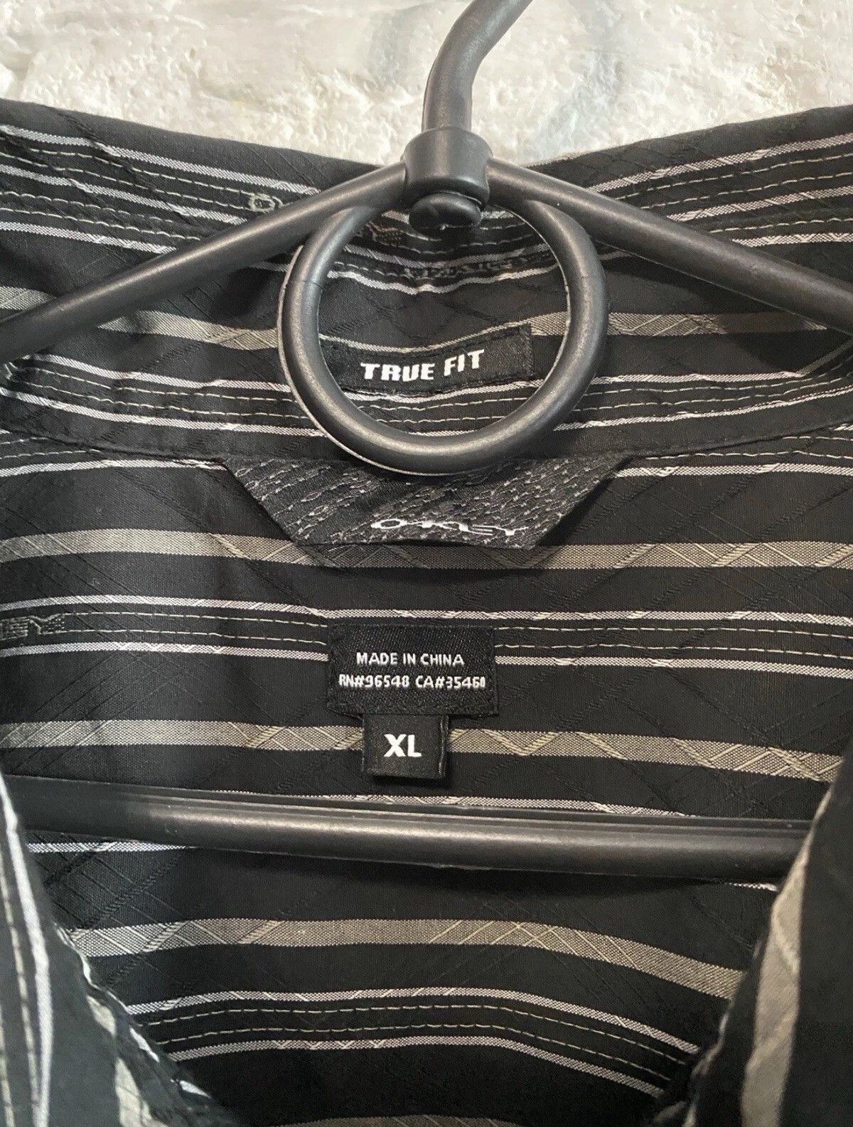 Oakley Oakley Vintage Monogram Shirt Sz XL True Fit Size US XL / EU 56 / 4 - 3 Thumbnail