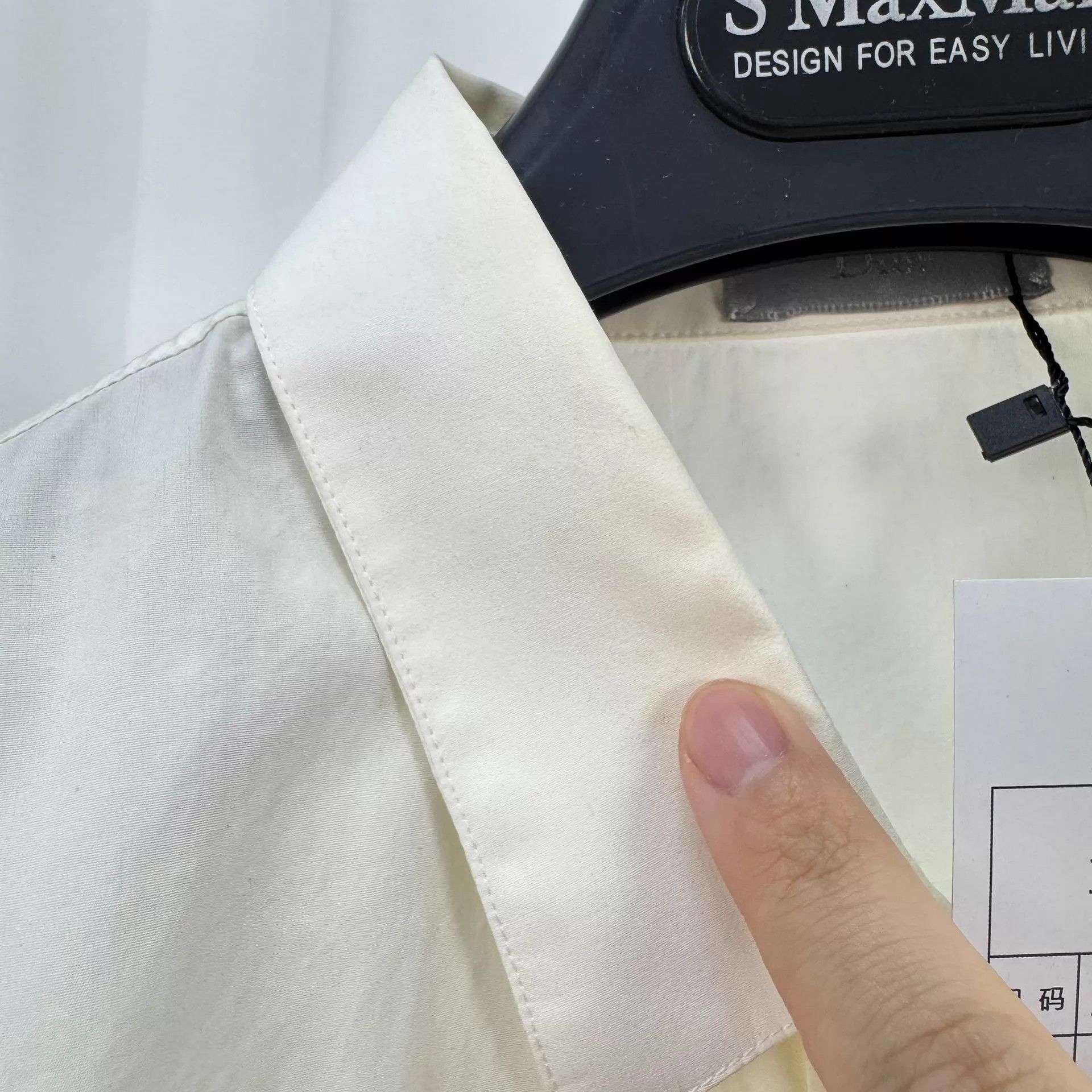 Dior Dior Gold Thread Bee Shirt 41 9/10 Collar Yellowing Size US S / EU 44-46 / 1 - 5 Thumbnail