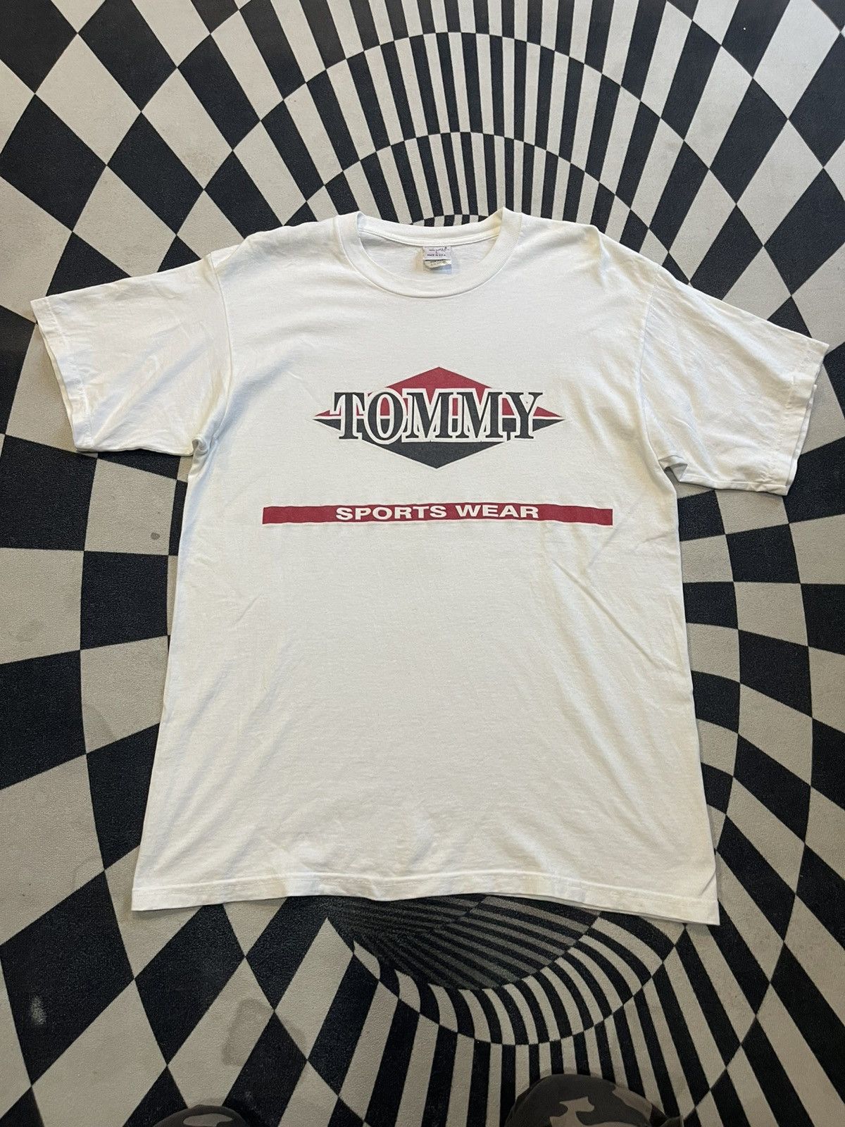 Tommy Hilfiger Rare Vintage 90s Tommy Hilfiger Sports Graphic Tee Size US L / EU 52-54 / 3 - 2 Thumbnail