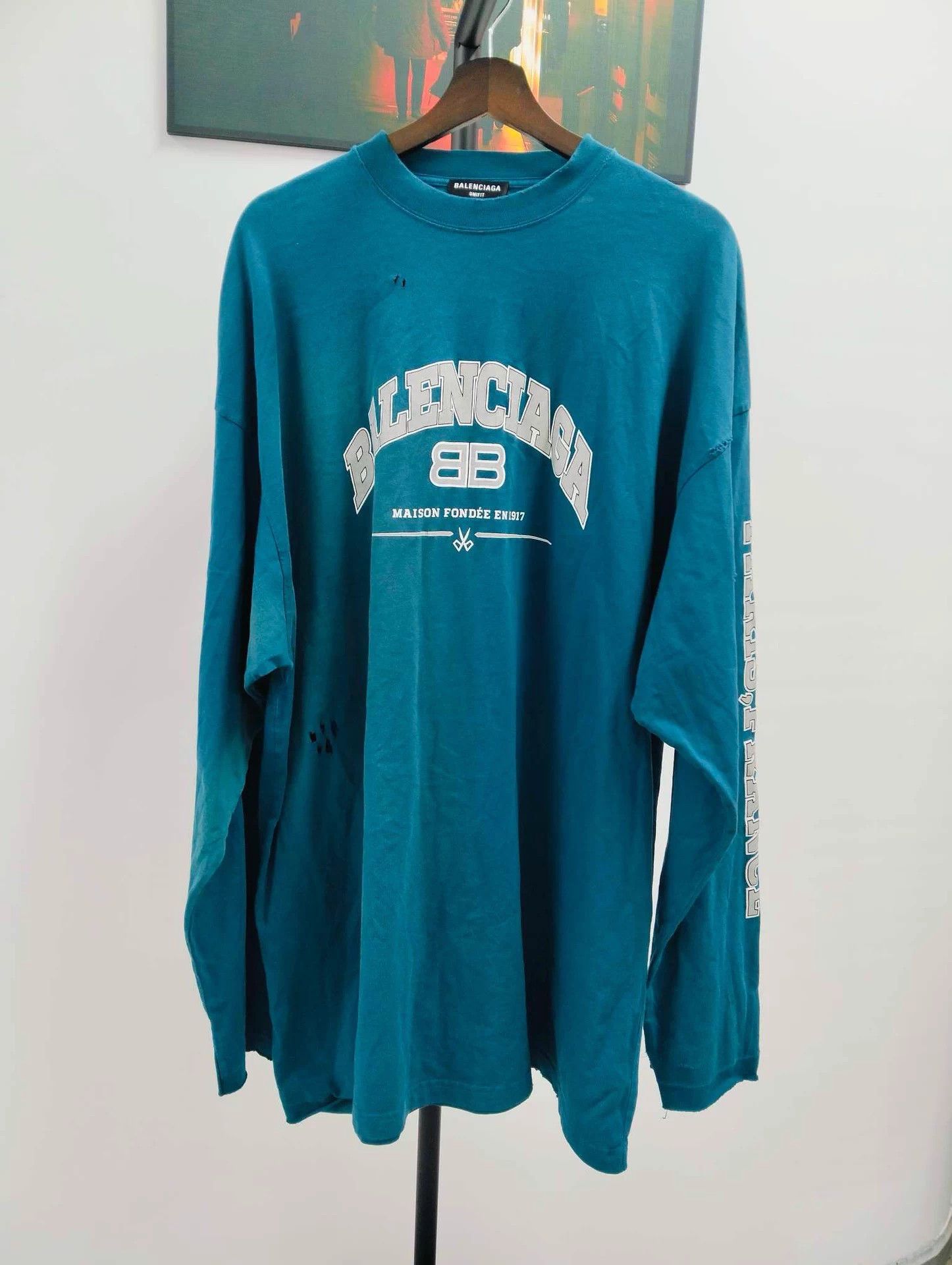 Balenciaga Balenciaga distressed logo oversized long-sleeve 3 Size US L / EU 52-54 / 3 - 1 Thumbnail