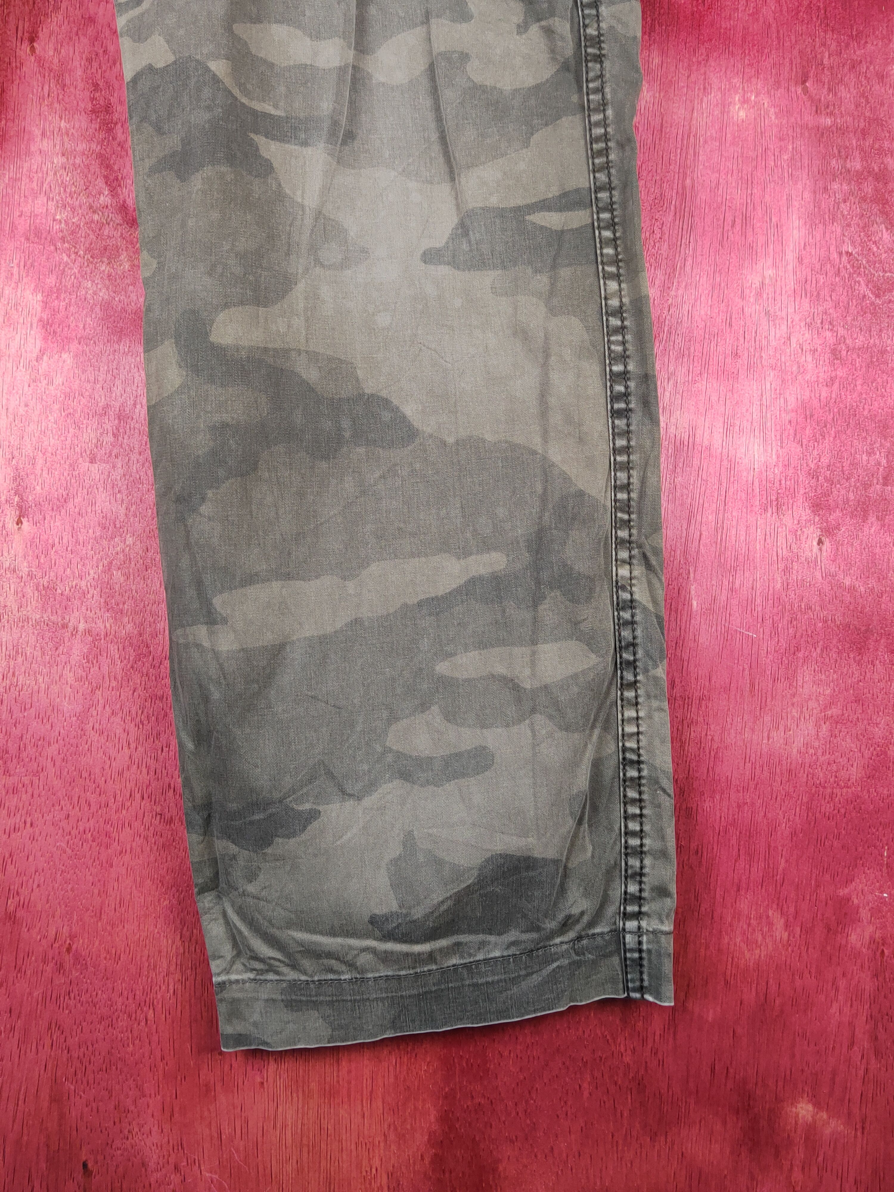 Japanese Brand Uniqlo Camouflage Multipocket Tactical Cargo Pants #1423 Size US 33 - 8 Thumbnail