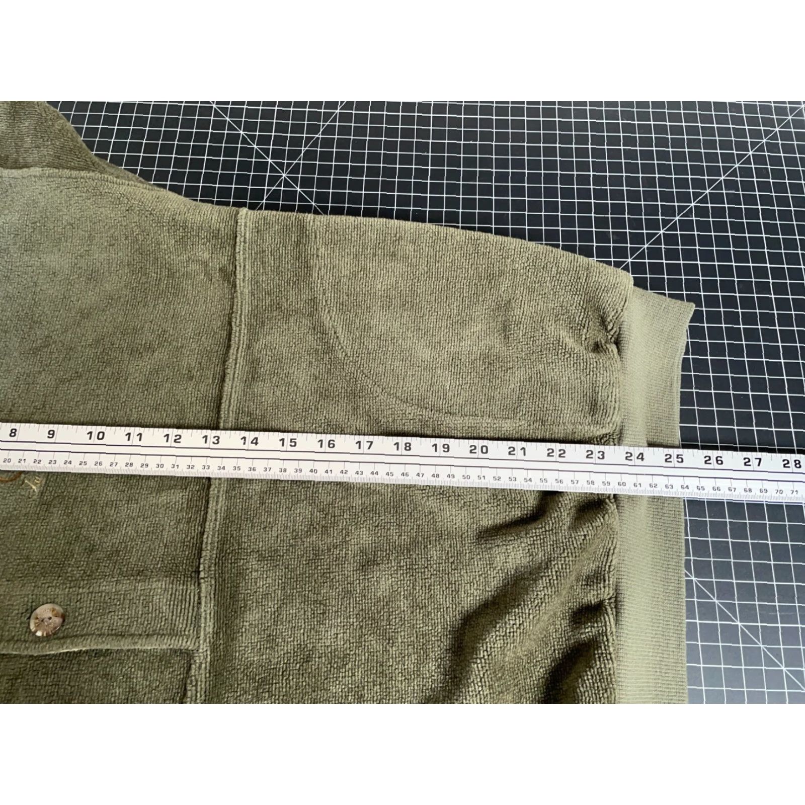 Olive VINTAGE Straight Down Fleece Henley Pullover Shirt Mens Large Olive Green USA Made 80s Retro Golf Pockets Front Embroidery Size US L / EU 52-54 / 3 - 6 Thumbnail