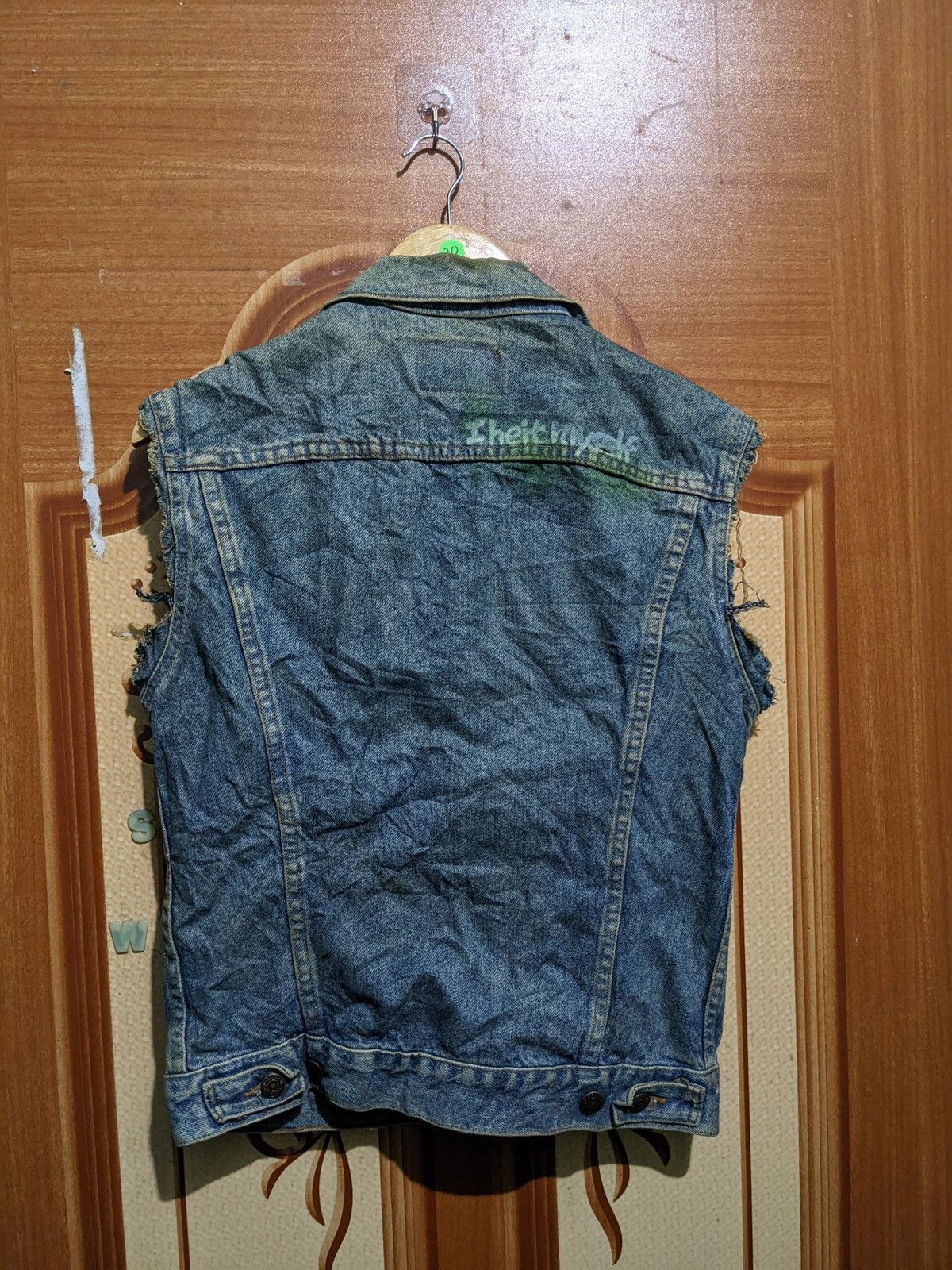 Levi's DAMAGED LEVIS SLEEVELESS JACKET SIZE 38 Size US S / EU 44-46 / 1 - 3 Thumbnail