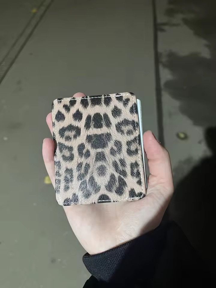 Japanese Brand Y2k cheetah leopard print wallet cardholder Size ONE SIZE - 1 Thumbnail
