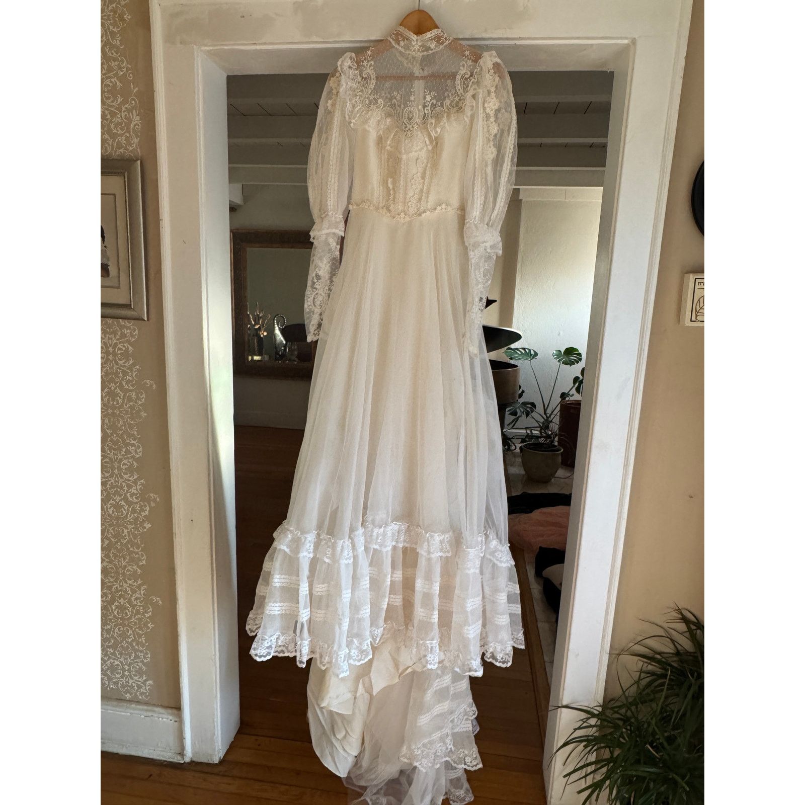 Luxe Vintage Eve of Milady Lace Stunning Wedding Dress with Hat Size S / US 4 / IT 40 - 15 Thumbnail
