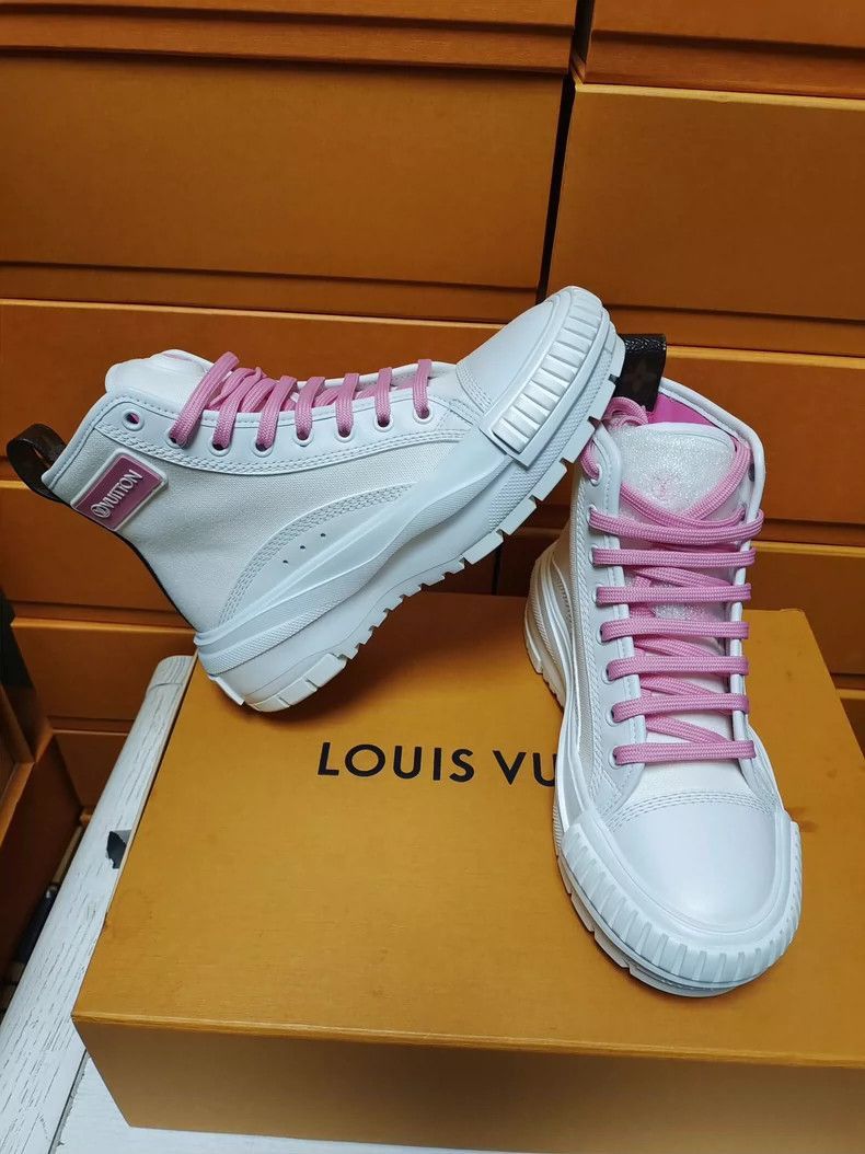 Louis Vuitton LV Women's White Athletic Sneakers Size 34.5-2507 Size US 4 / IT 34 - 5 Thumbnail