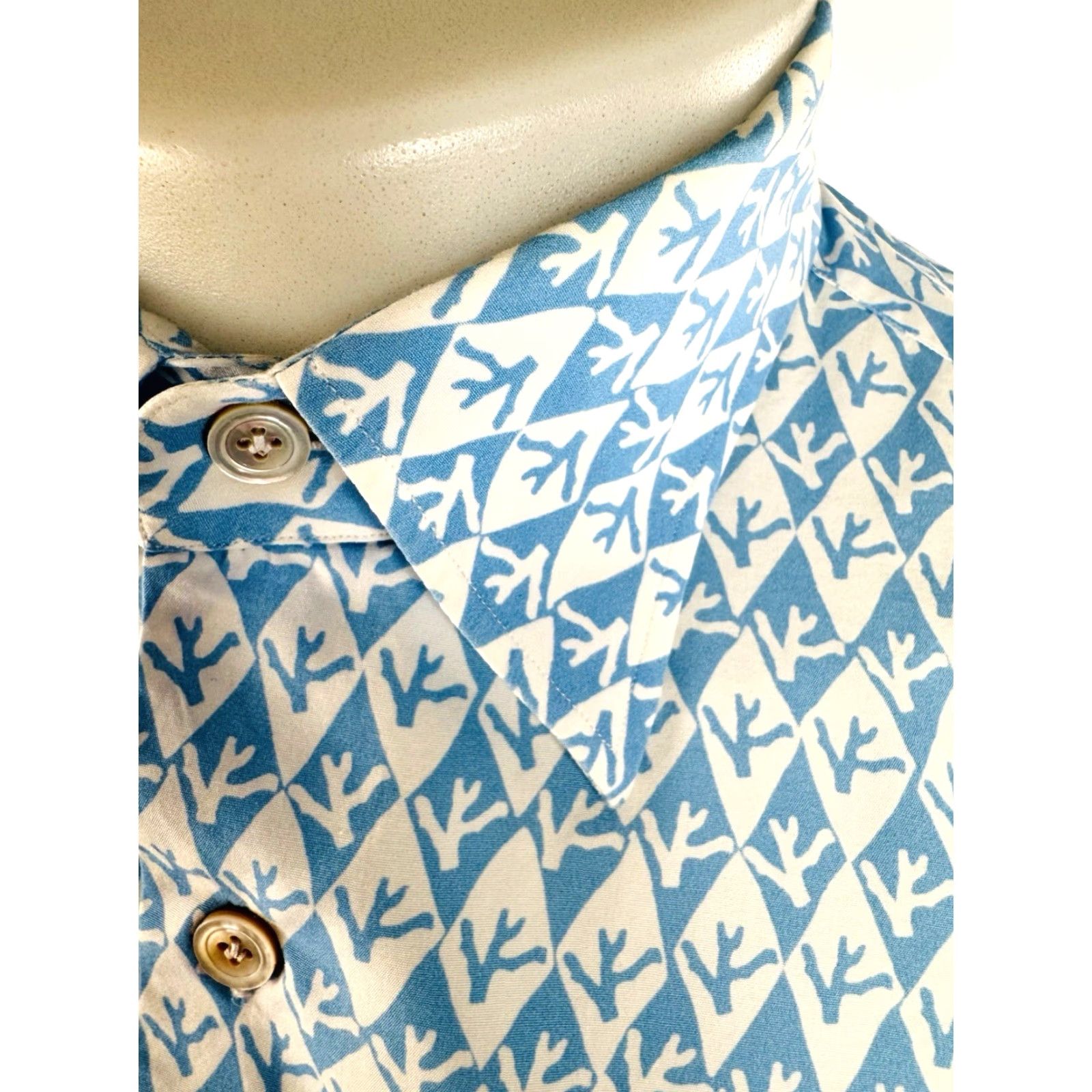 Isaia ISAIA Italy Logo All Over Print Mens Shirt 17 / 43 White / Blue Long Sleeve Button-Up Regular Size 17 / 43 Mens Shirt ISAIA Italy Logo All Over Print Size US XL / EU 56 / 4 - 2 Thumbnail