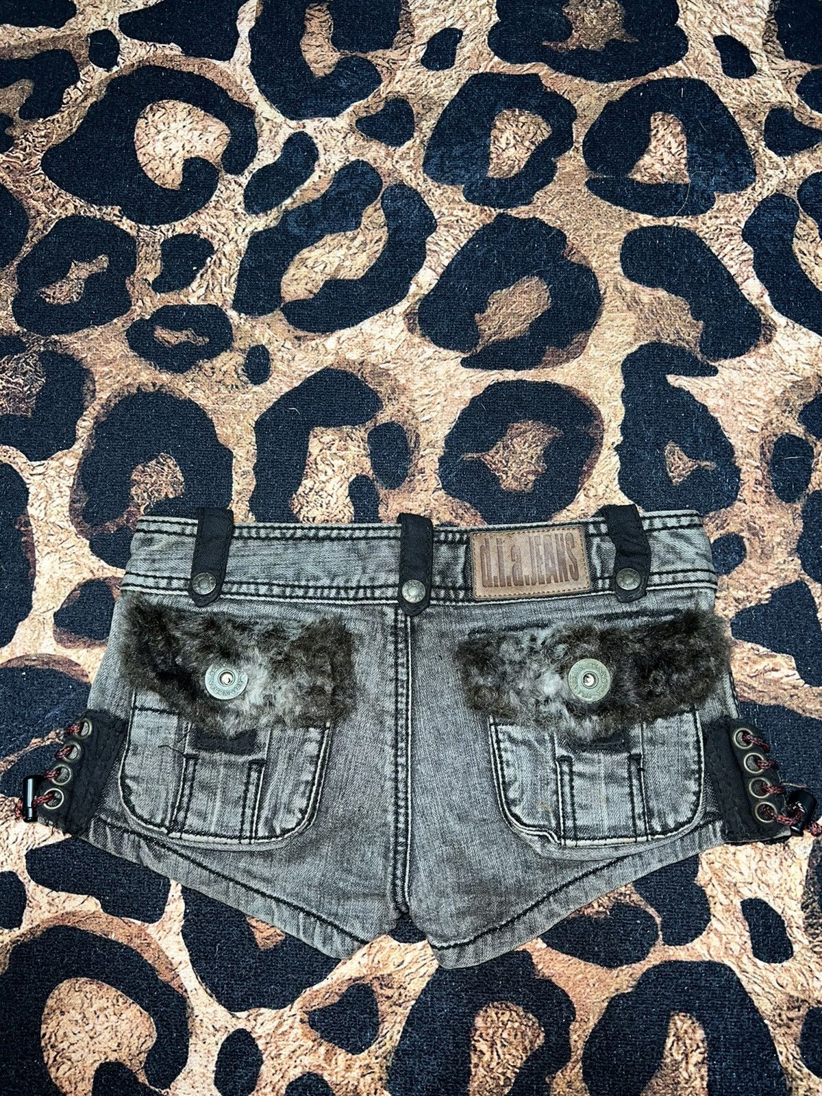 Japanese Brand ➕Super Rare D.i.a. Gyaru shorts 💗🖤 Size 26" / US 2 / IT 38 - 3 Thumbnail