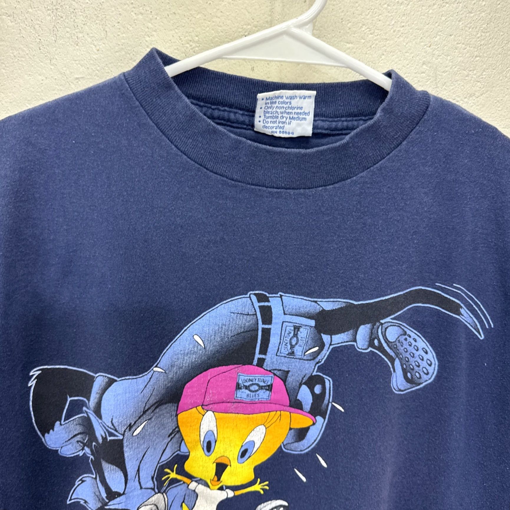Vintage VINTAGE Looney Tunes Sylvester Tweety Baseball Cartoon T-Shirt Men Large Blue 90s Cartoon Bird Animals Size US L / EU 52-54 / 3 - 5 Thumbnail