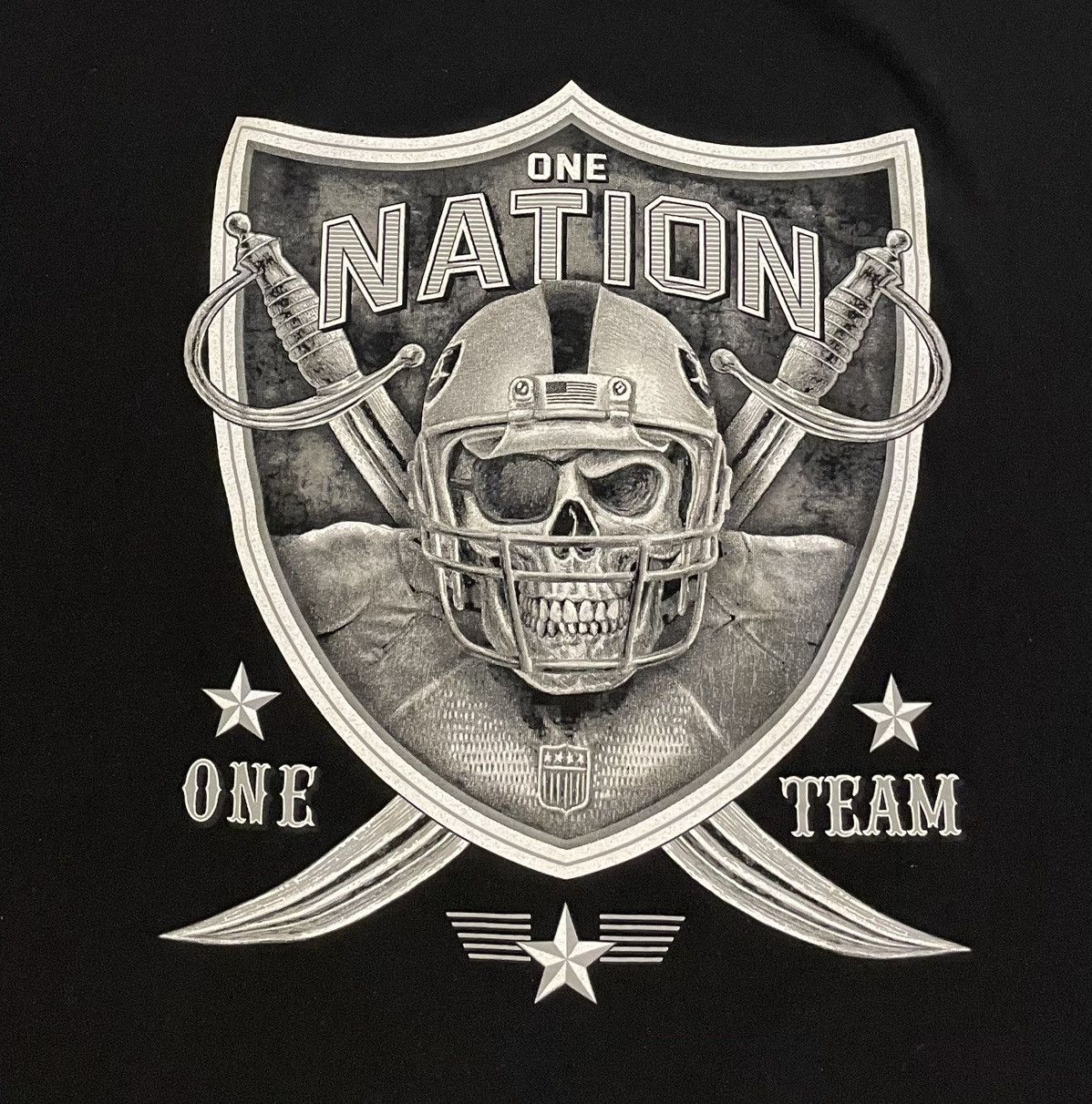 NFL × Vintage Vintage 90s Raiders Shirt Graphic T-Shirt Men’s Size 2XL Size US XXL / EU 58 / 5 - 2 Thumbnail