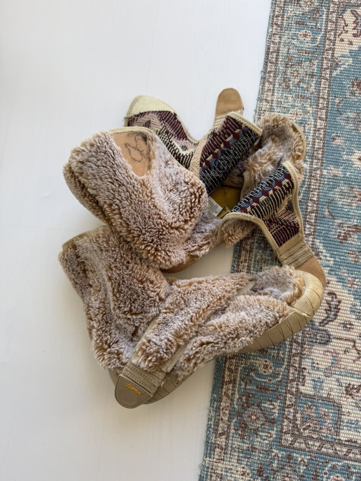 Vibram Furoshiki Vibram Fivefinger Fur Lapland Shoes Size 36-37 Size US 6.5 / IT 36.5 - 9 Thumbnail
