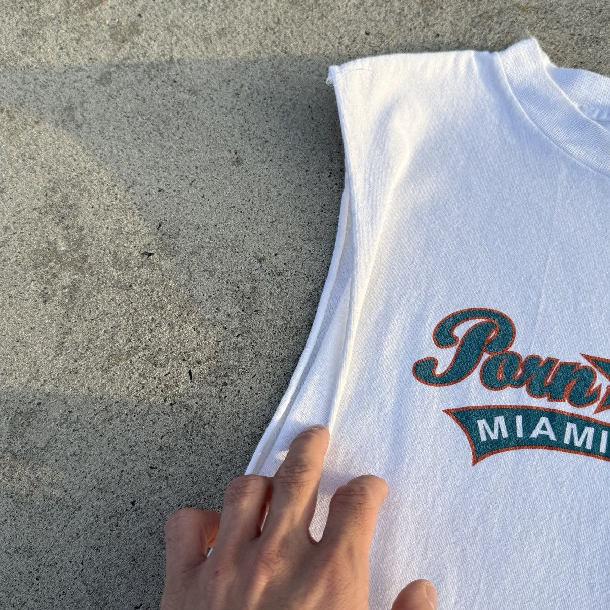Vintage Vintage 90’s Porn Star Miami Sleeveless Cutoff T-Shirt Size US L / EU 52-54 / 3 - 7 Thumbnail