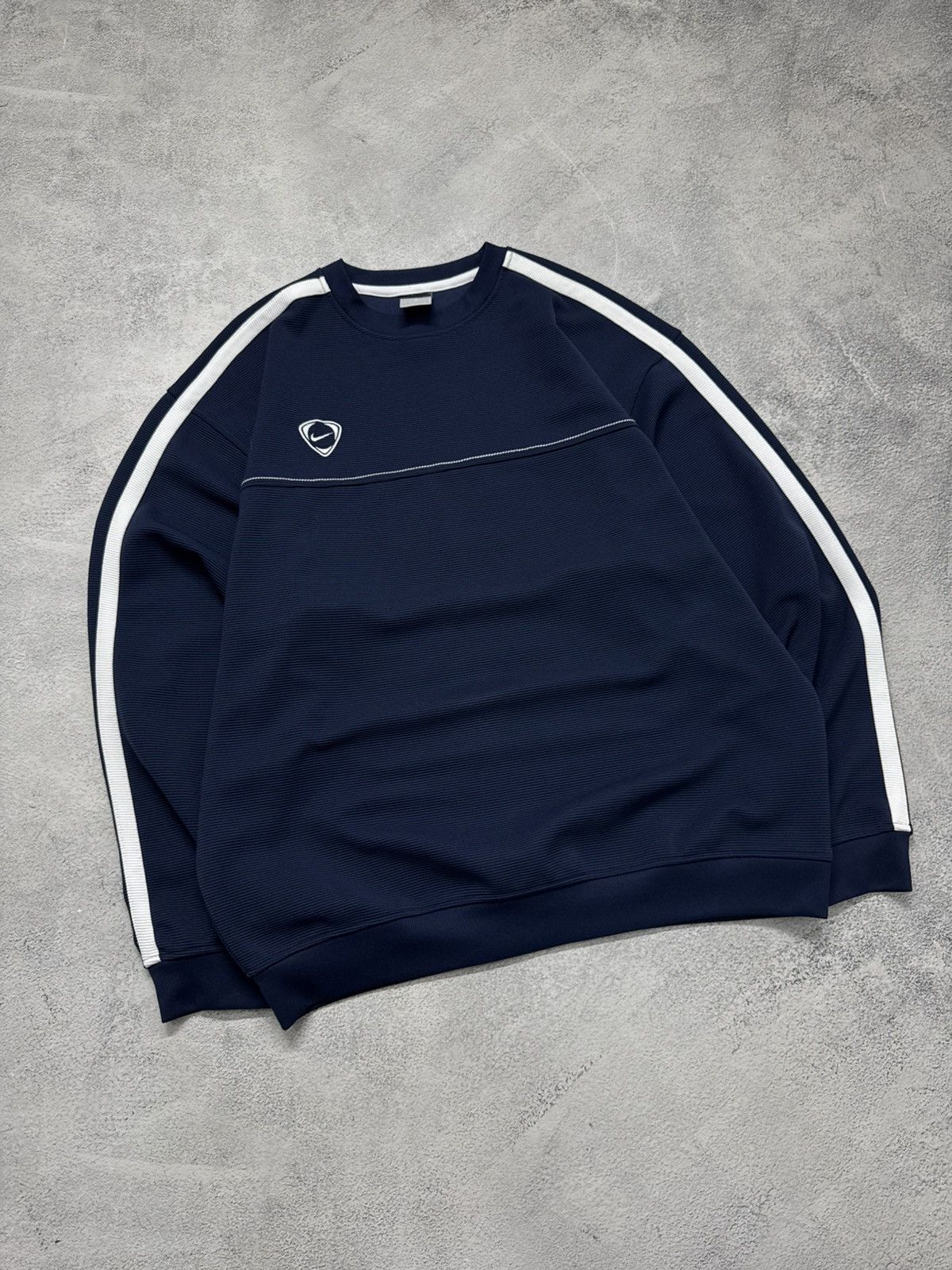 Nike Vintage Y2K Nike Mini Swoosh Sweatshirt 00’s Size US XL / EU 56 / 4 - 3 Thumbnail