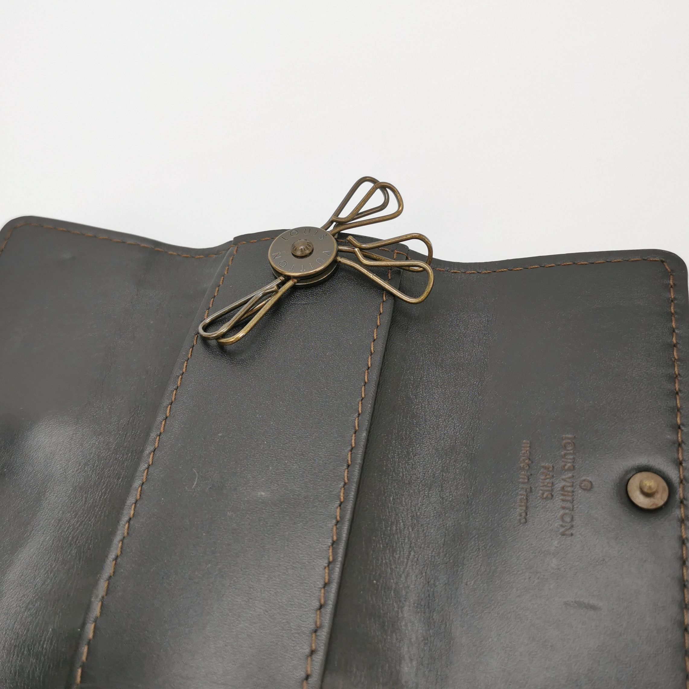 Louis Vuitton Louis Vuitton (LV) Cowhide Solid Color Embossed Logo Key Ba Size ONE SIZE - 5 Thumbnail