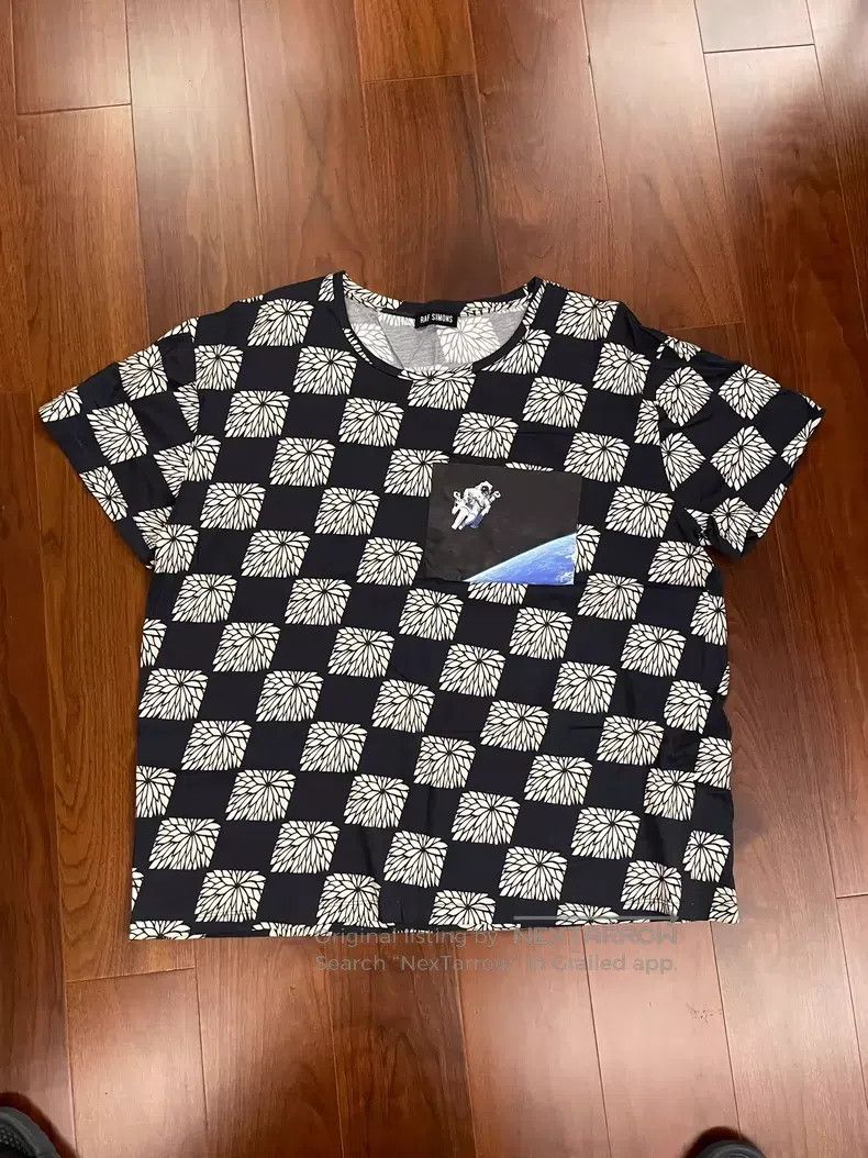 Raf Simons Raf Simons Astronaut Checkerboard T-shirt Size US XL / EU 56 / 4 - 1 Thumbnail