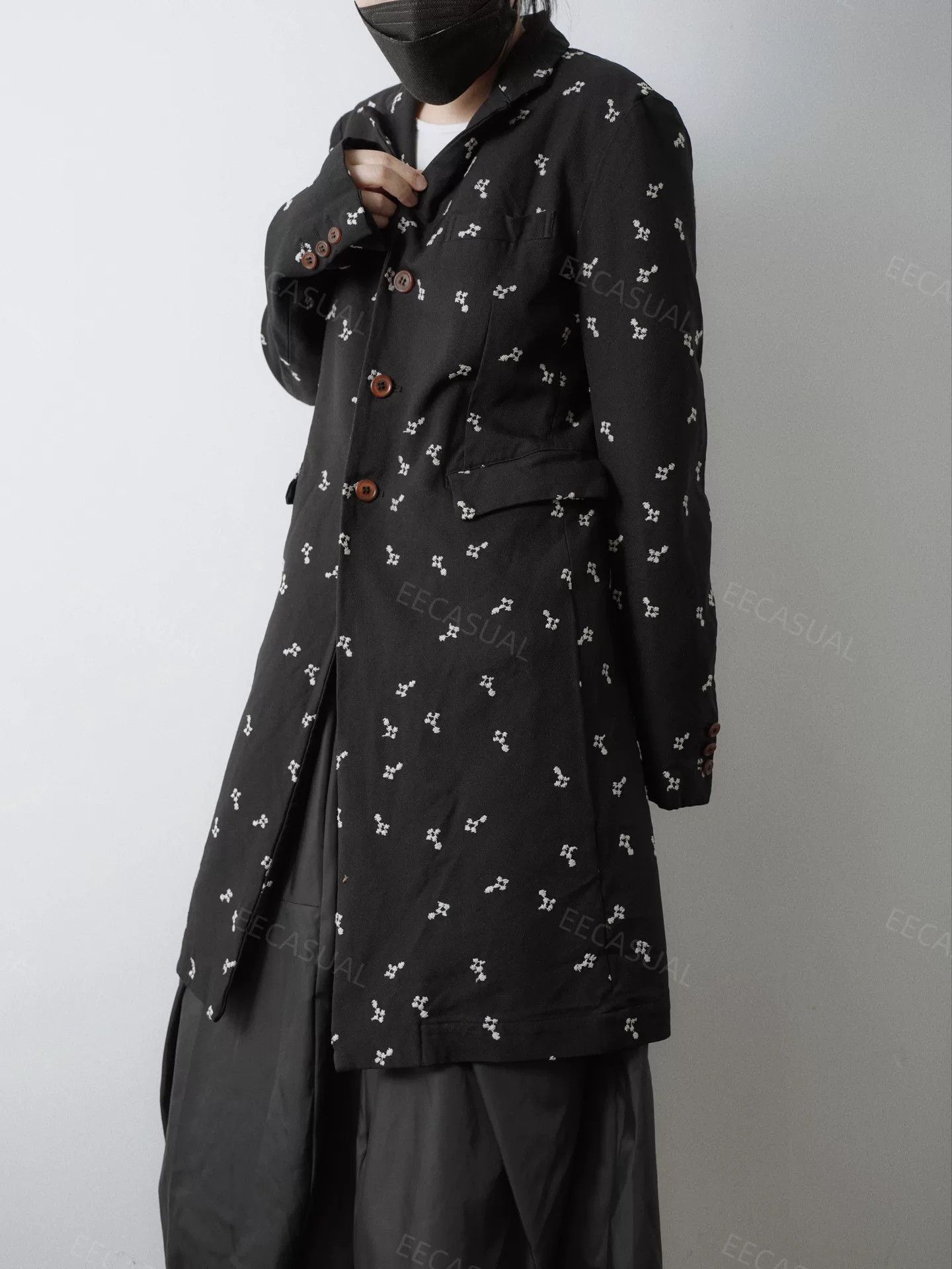 Comme des Garcons Black Embroidered Long Coat by Comme des Garçons Size S / US 4 / IT 40 - 1 Thumbnail