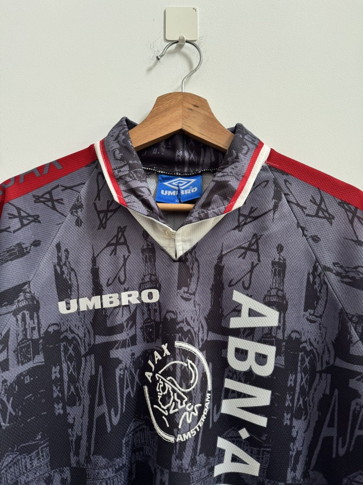 Umbro 1996/97 AJAX VINTAGE UMBRO AWAY FOOTBALL SHIRT JERSEY XL Size US XL / EU 56 / 4 - 2 Thumbnail