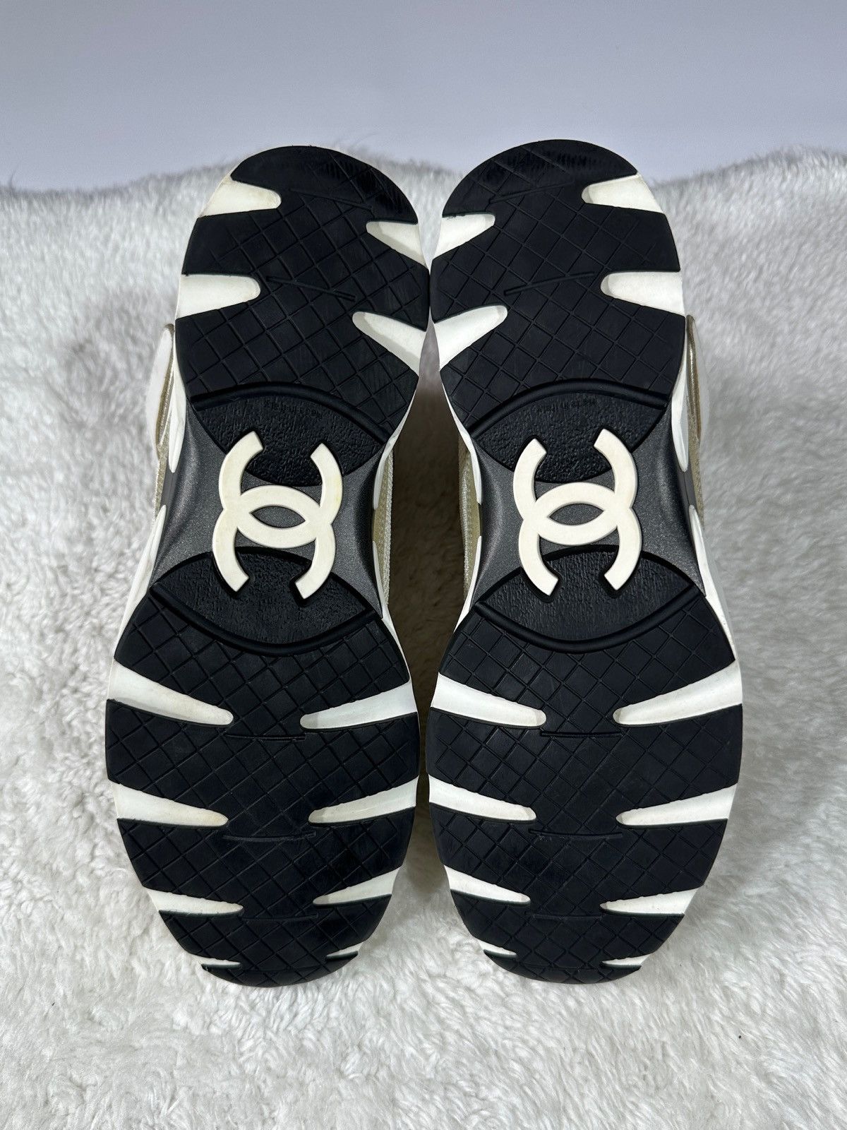 Chanel Chanel CC High Top Sneakers White Gold Authentic 39 Size US 8 / IT 38 - 11 Thumbnail