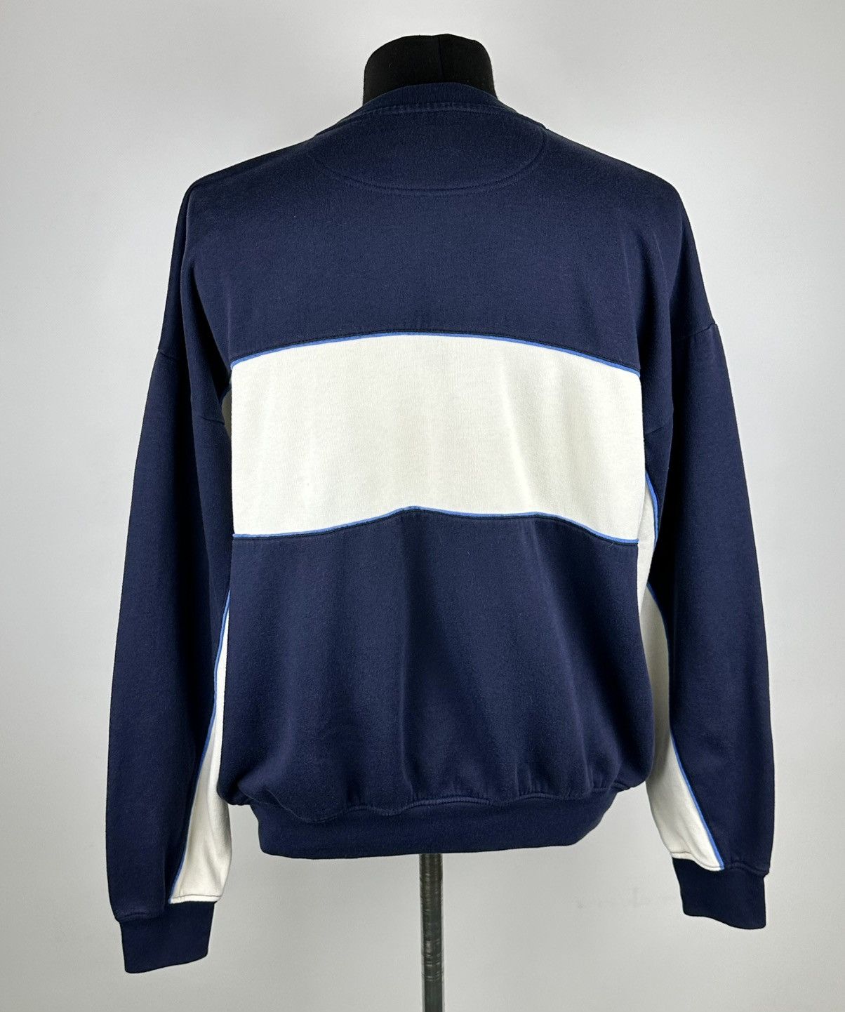 Fred Perry Vintage Fred Perry Blue Sweatshirt XL Crewneck Big Logo Size US XL / EU 56 / 4 - 6 Thumbnail