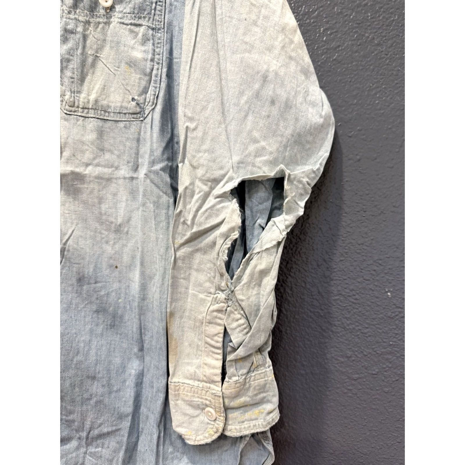 Vintage VINTAGE Homesteader Shirt Mens Large 1940s Chambray Cotton Sanforized Distressed Button Up Size US L / EU 52-54 / 3 - 5 Thumbnail