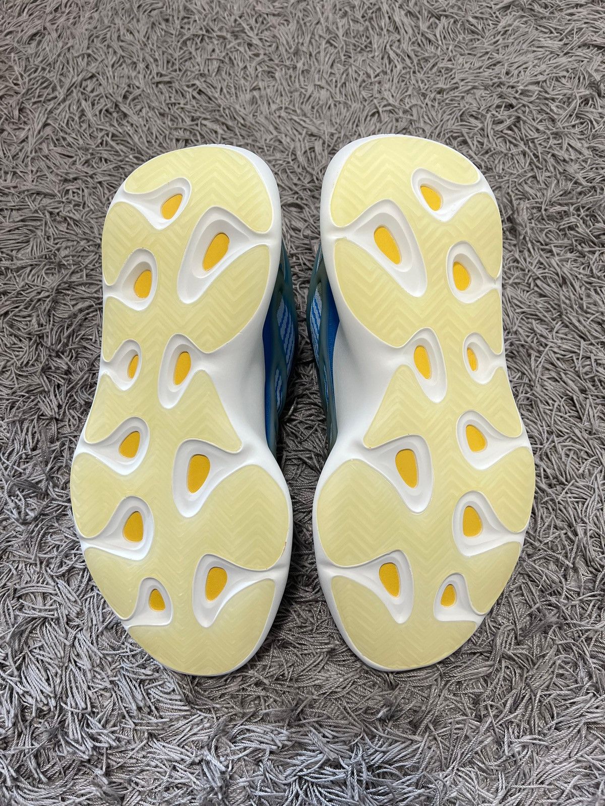 Adidas Adidas Yeezy 700 V3 Arzareth Size US 10 / EU 43 - 5 Thumbnail