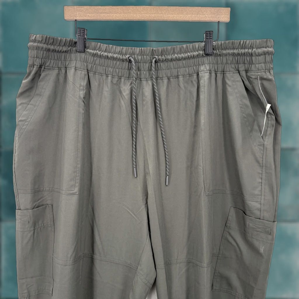 Old Navy Old Navy Jogger Pants Womens 2X Green StretchTech Quick Dry NWT Extra High Rise Pockets Gym & Training Activewear Womens Plus Regular Size 40" / US 18 - 1 Thumbnail