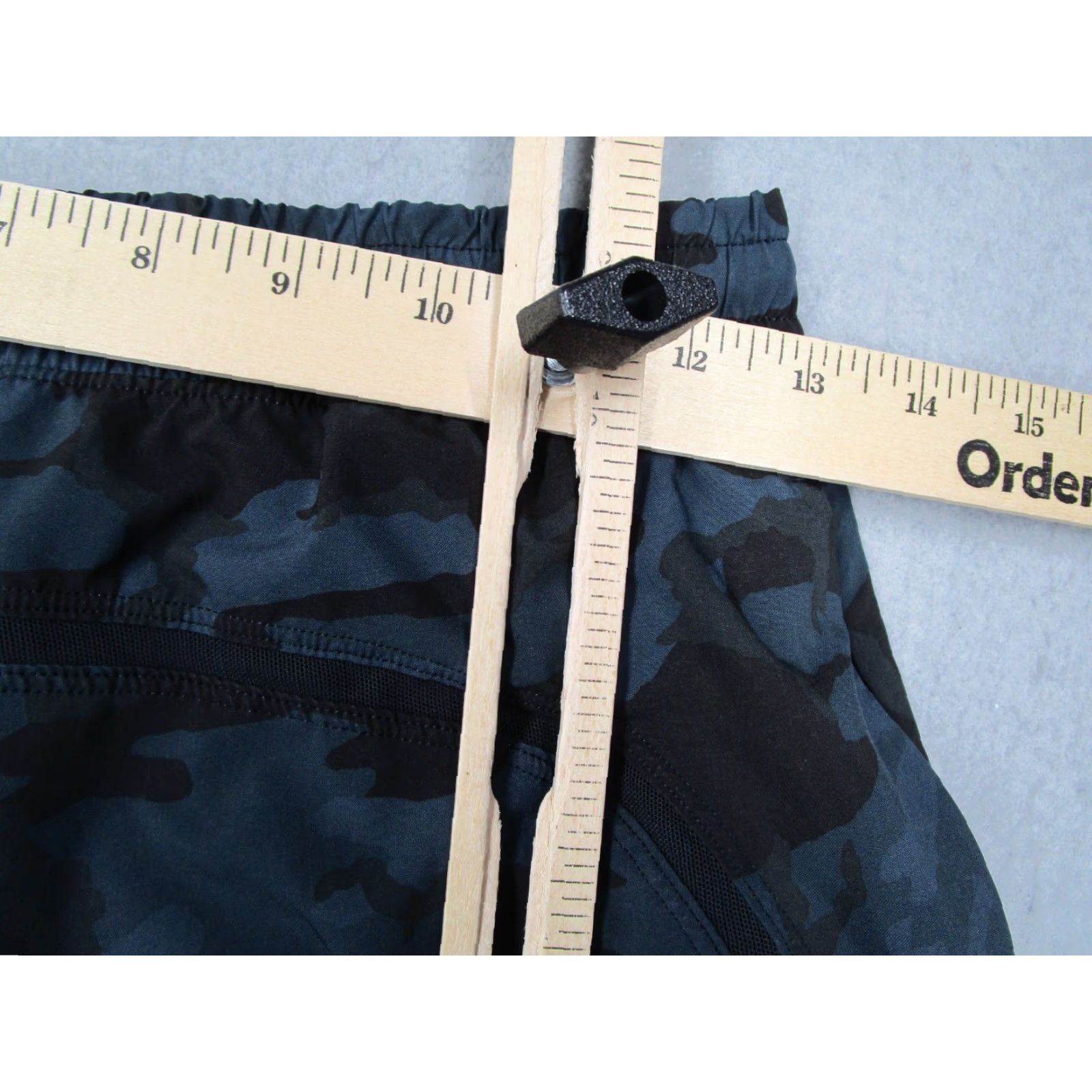 Lululemon Lululemon Shorts Mens Small Blue Camo Lined Workout Running 8" Train Gym Work Size US 29 - 6 Thumbnail