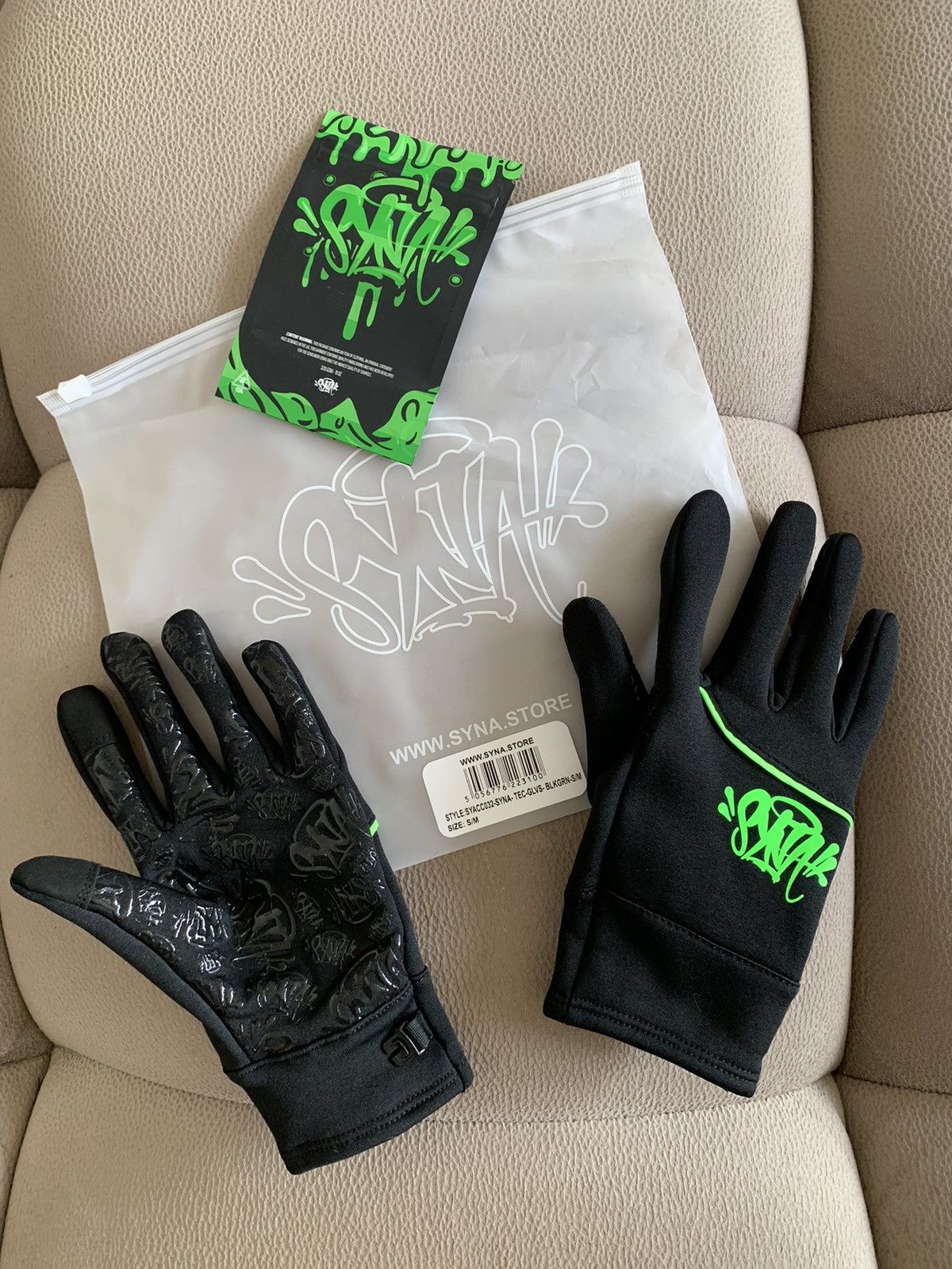 Syna tech gloves