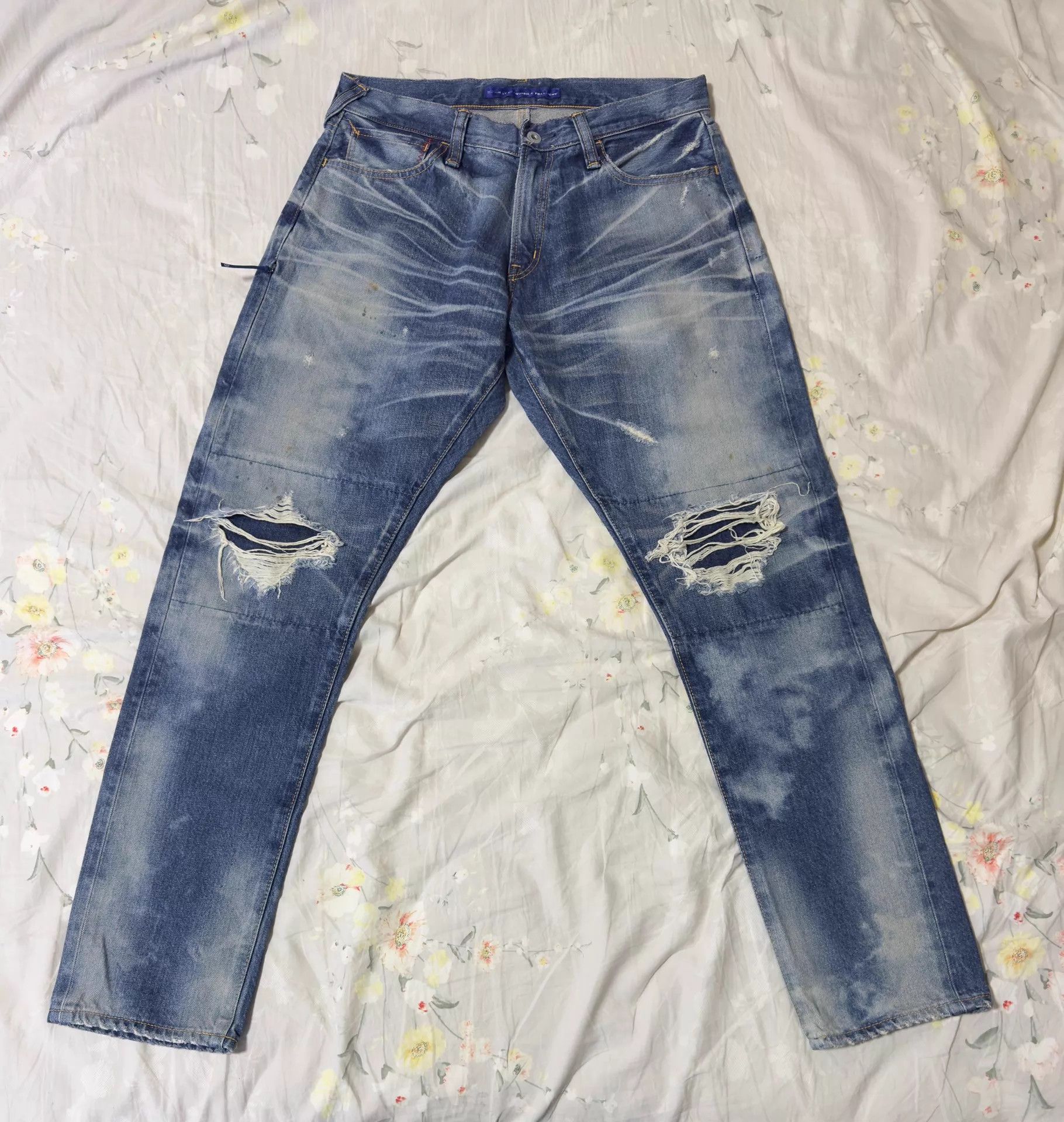 Vanquish Vanquish Tapered Blue Distressed Splatter Dye 32 Jean Size US 32 / EU 48 - 1 Thumbnail
