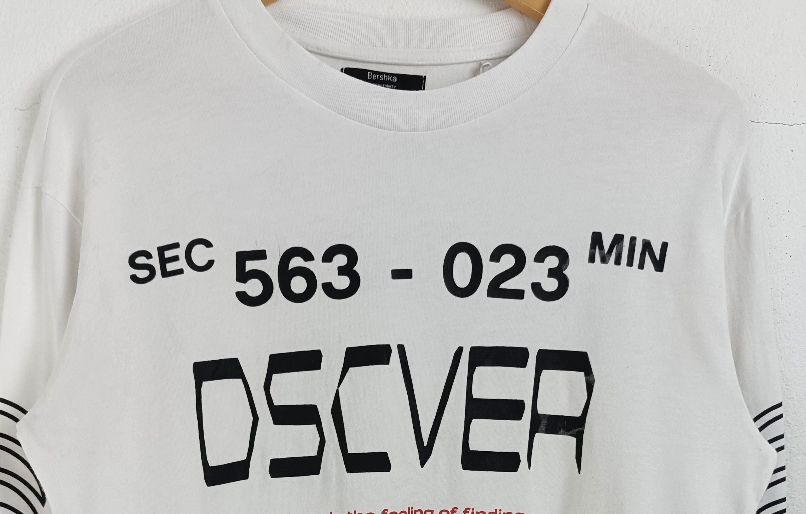 Japanese Brand VINTAGE BERSHKA DISCOVERY RARE DESIGN NASA SPACE TEE Size US M / EU 48-50 / 2 - 12 Thumbnail