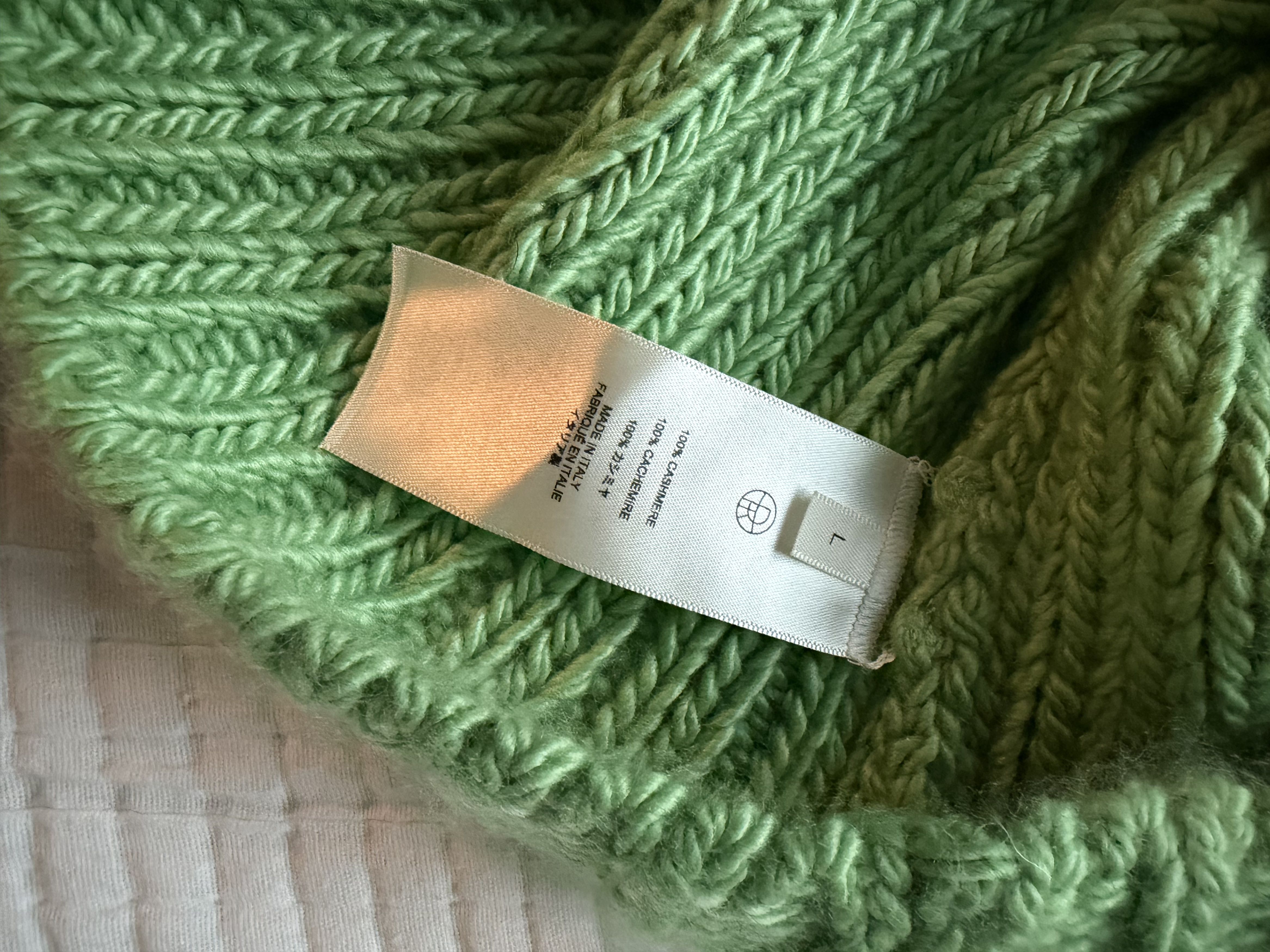 The Row 5000USD Marnie Top in Cashmere Size US L / EU 52-54 / 3 - 10 Thumbnail
