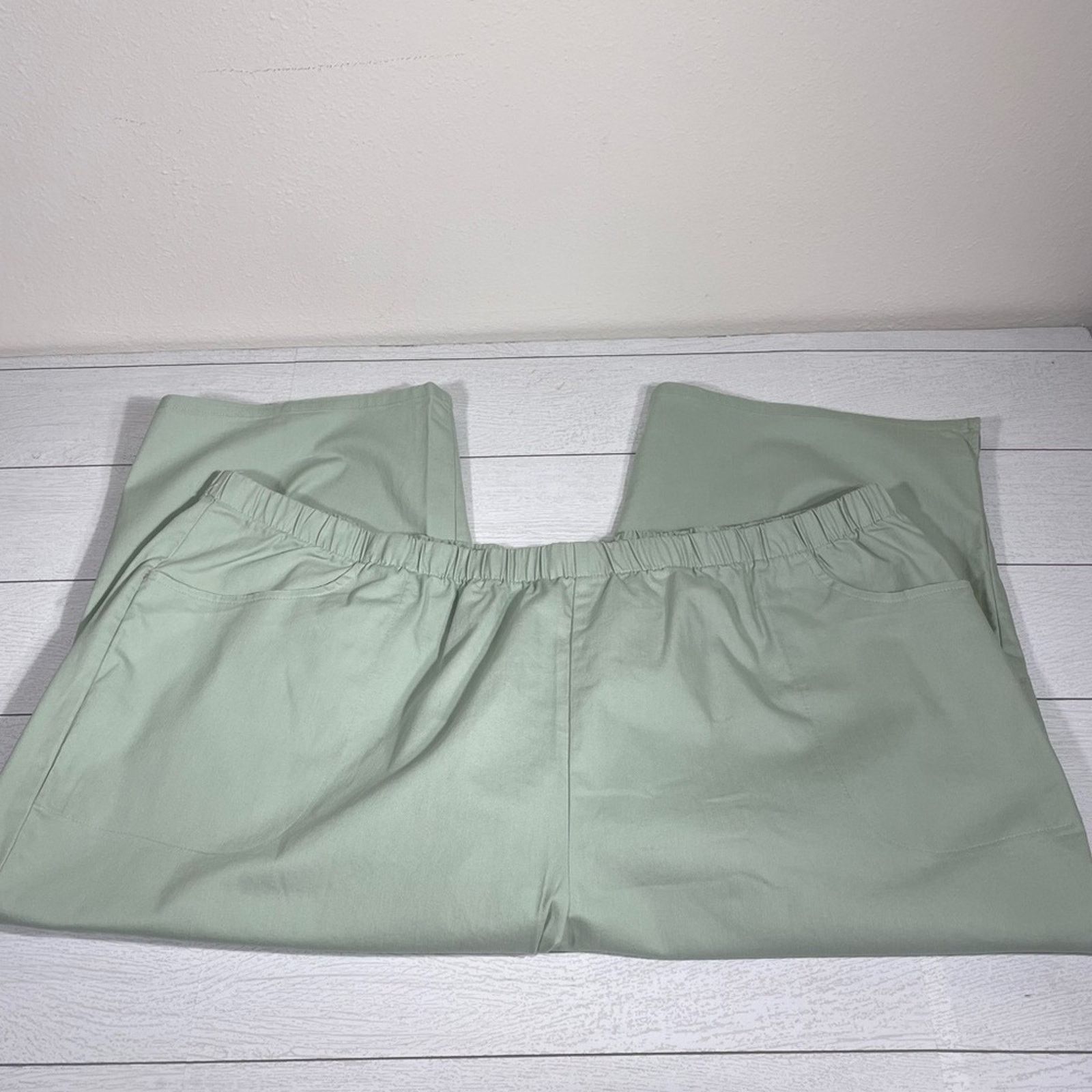 Other WOMAN WITHIN Plus Size Capri Pants Pale Green Size 38W NWT Size 25" / US 0 / IT 36 - 2 Thumbnail