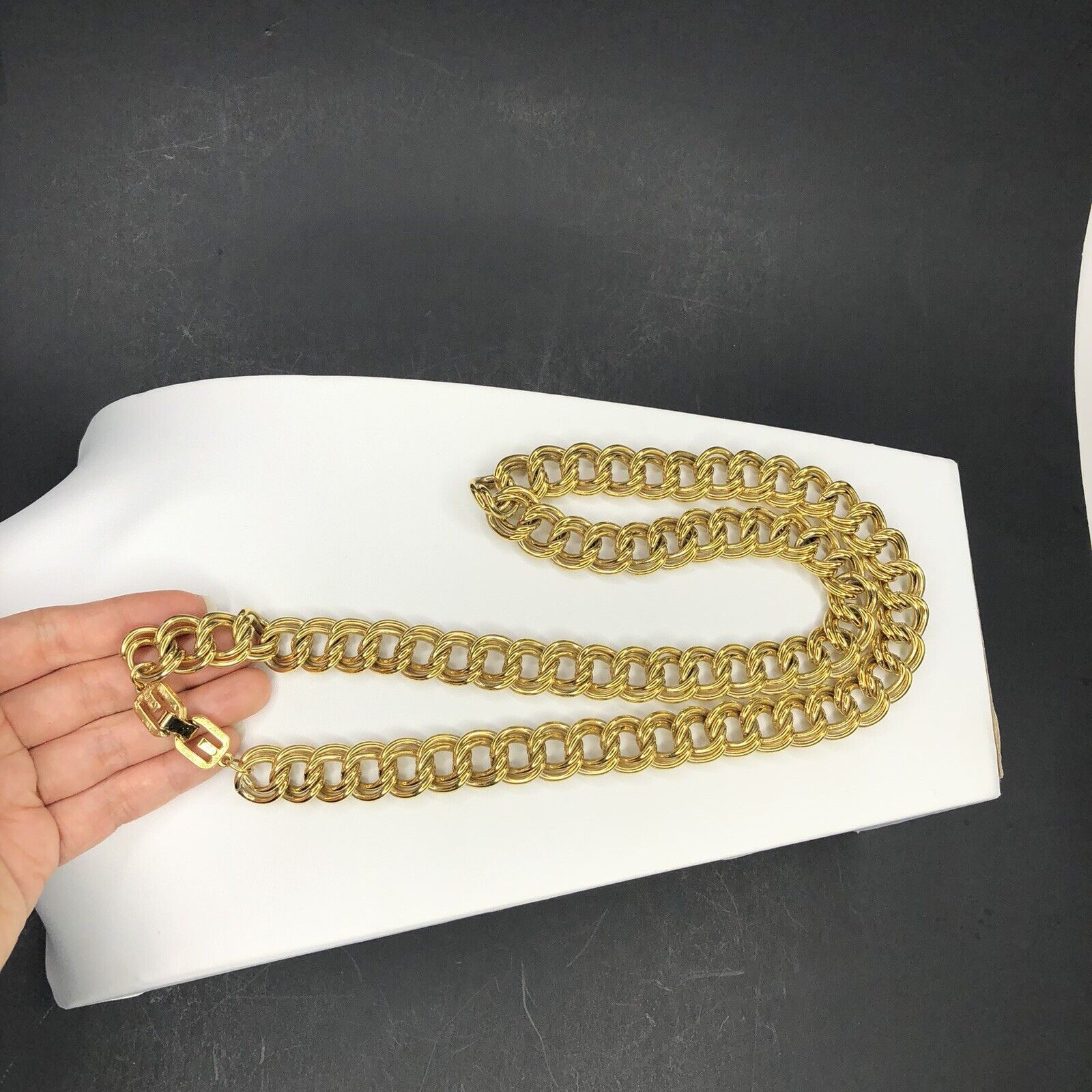 Givenchy Vtg 80s Heavy Chunky Givenchy Chain Necklace 31" Gold tone Size ONE SIZE - 9 Thumbnail