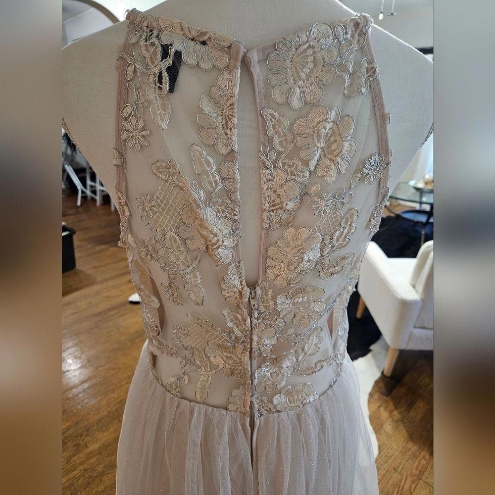 Designer Elegant Embroidered Evening Gown with Glitter Skirt Size L / US 10 / IT 46 - 5 Thumbnail